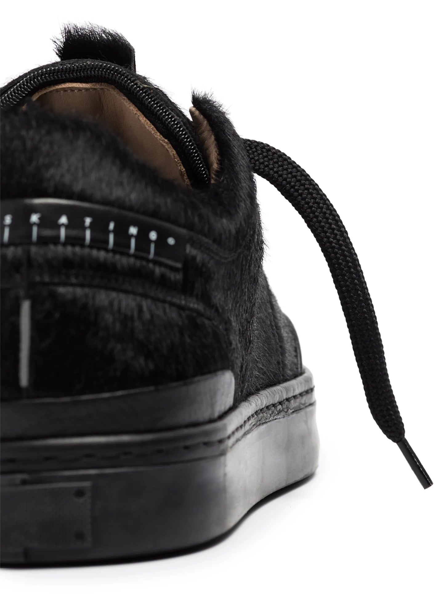 Antiskate sneakers