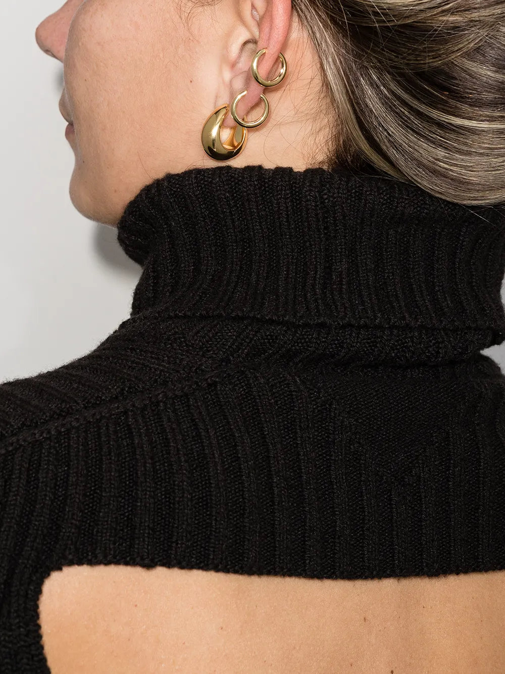 Ice medium hoop earrings