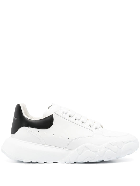 Court sneakers