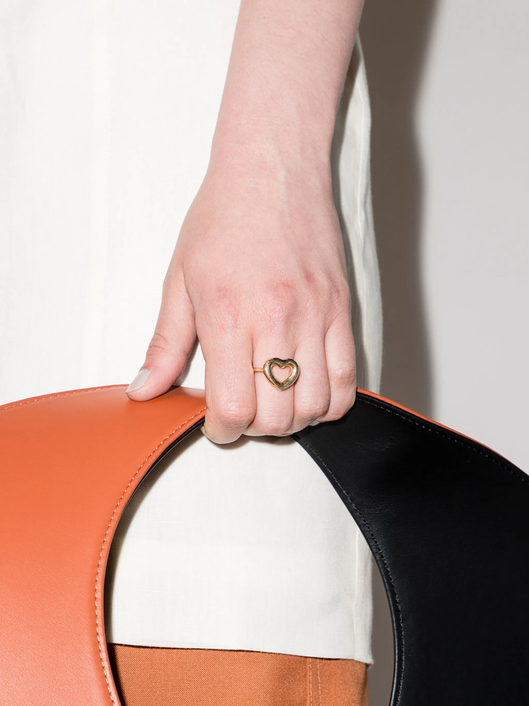 Cuore heart-shape ring