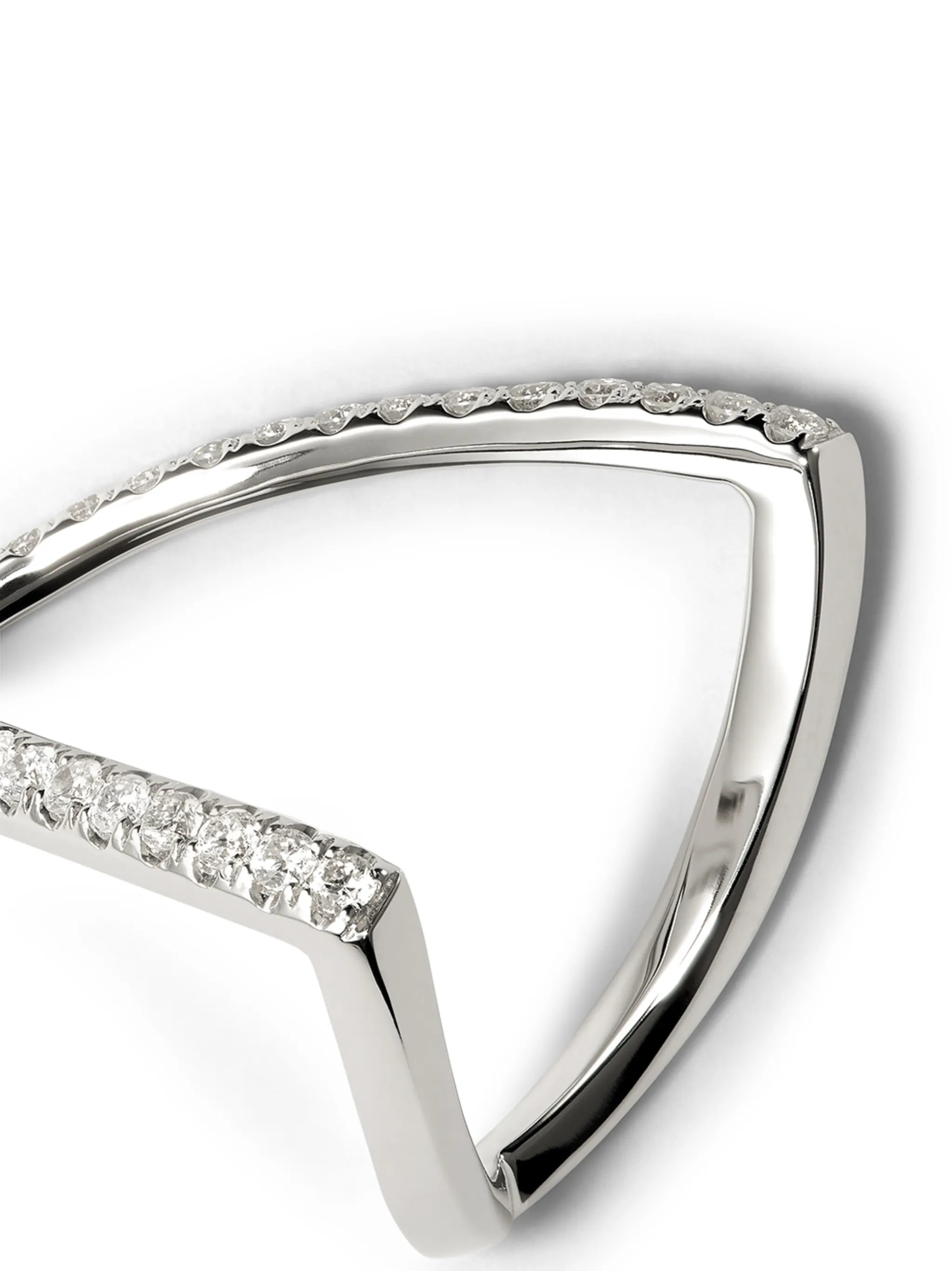 18K white gold diamond ring