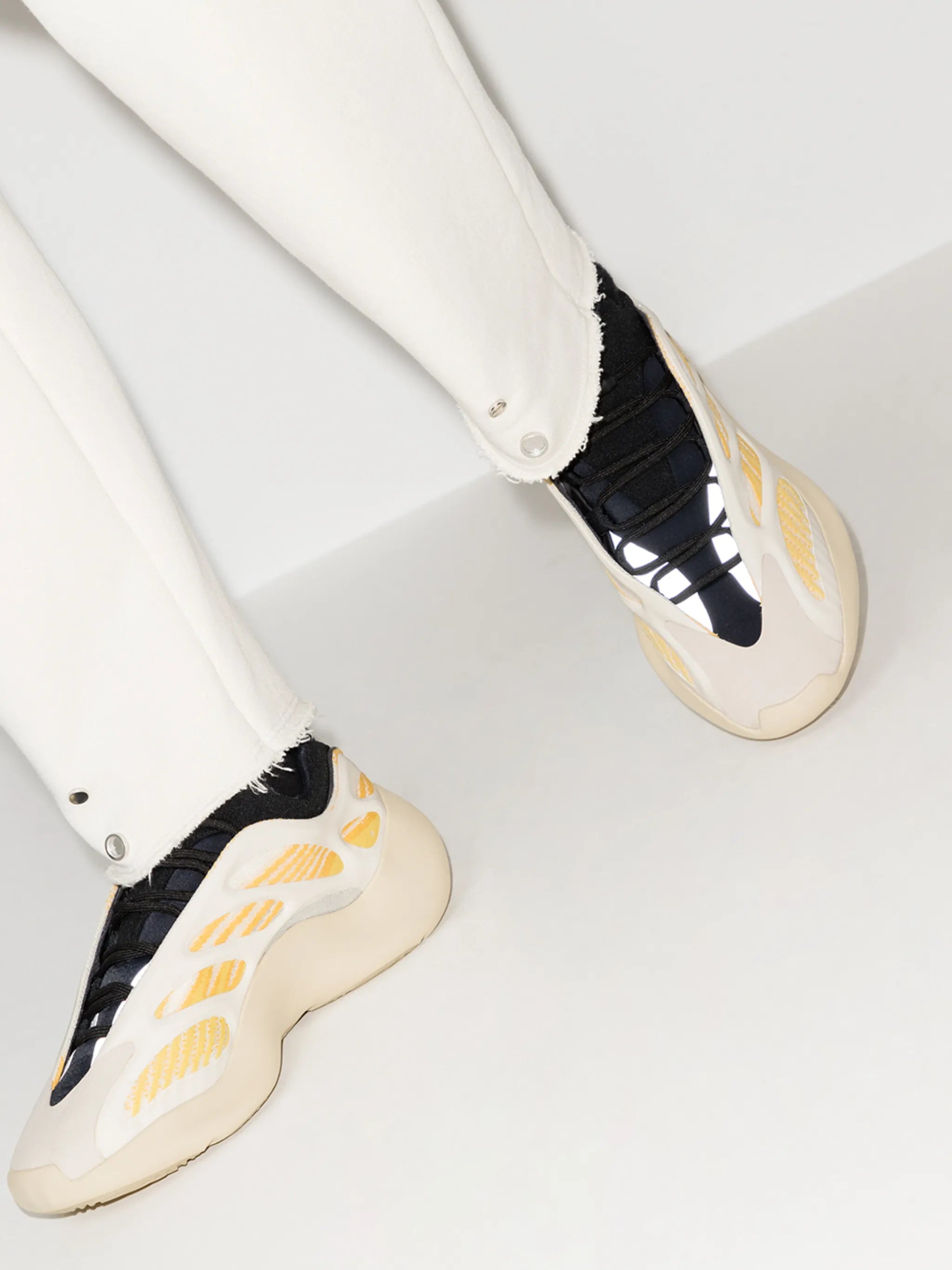 YEEZY 700 V3 