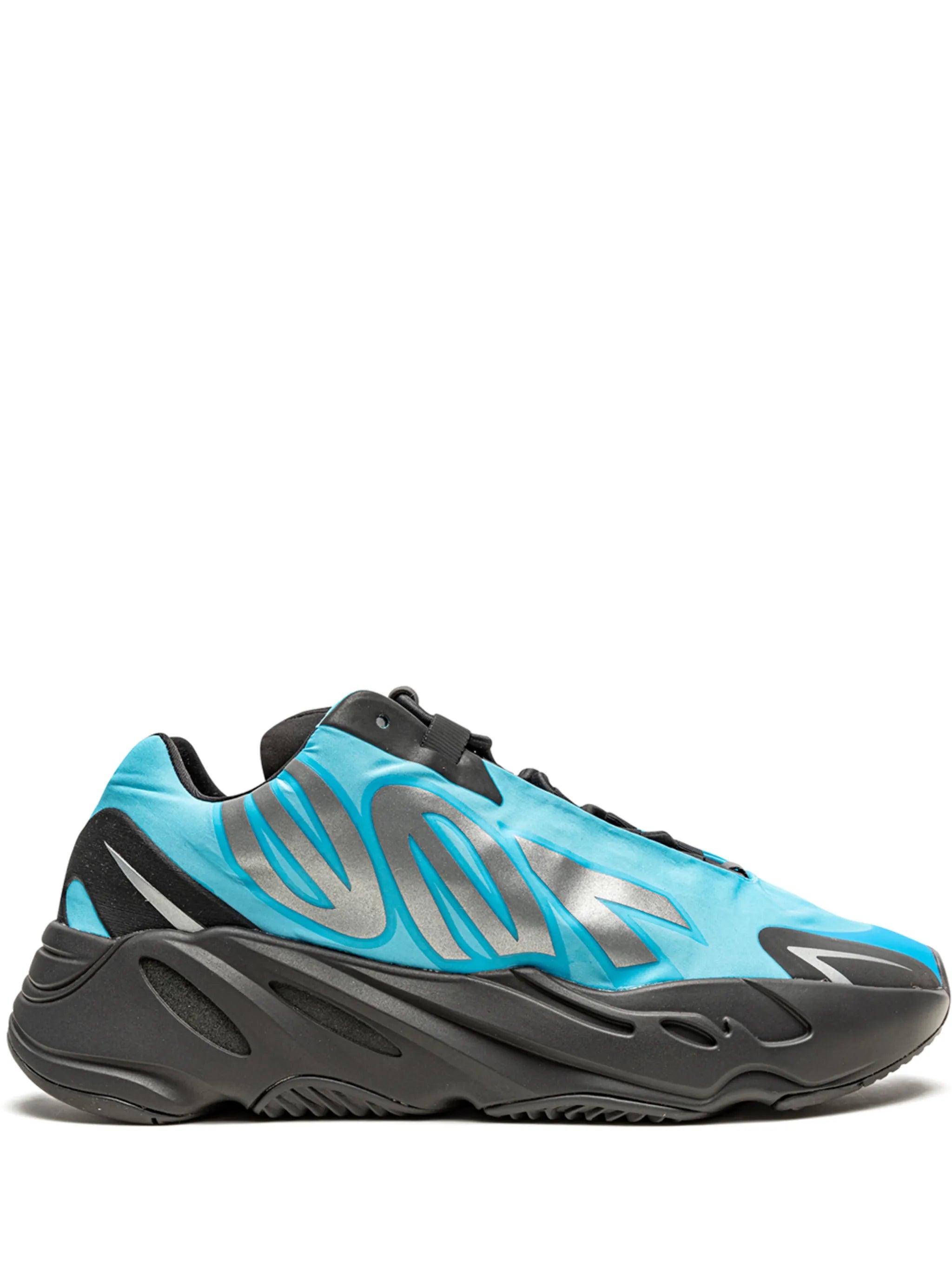 YEEZY 700 MNVN 