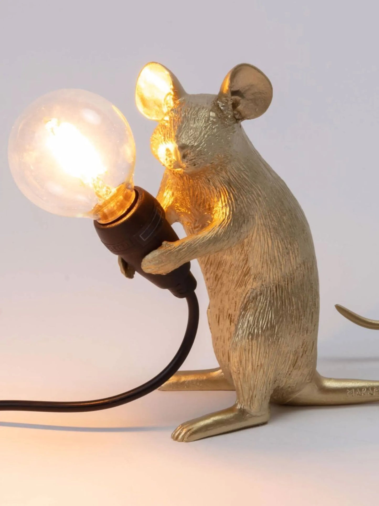 sitting mouse lamp