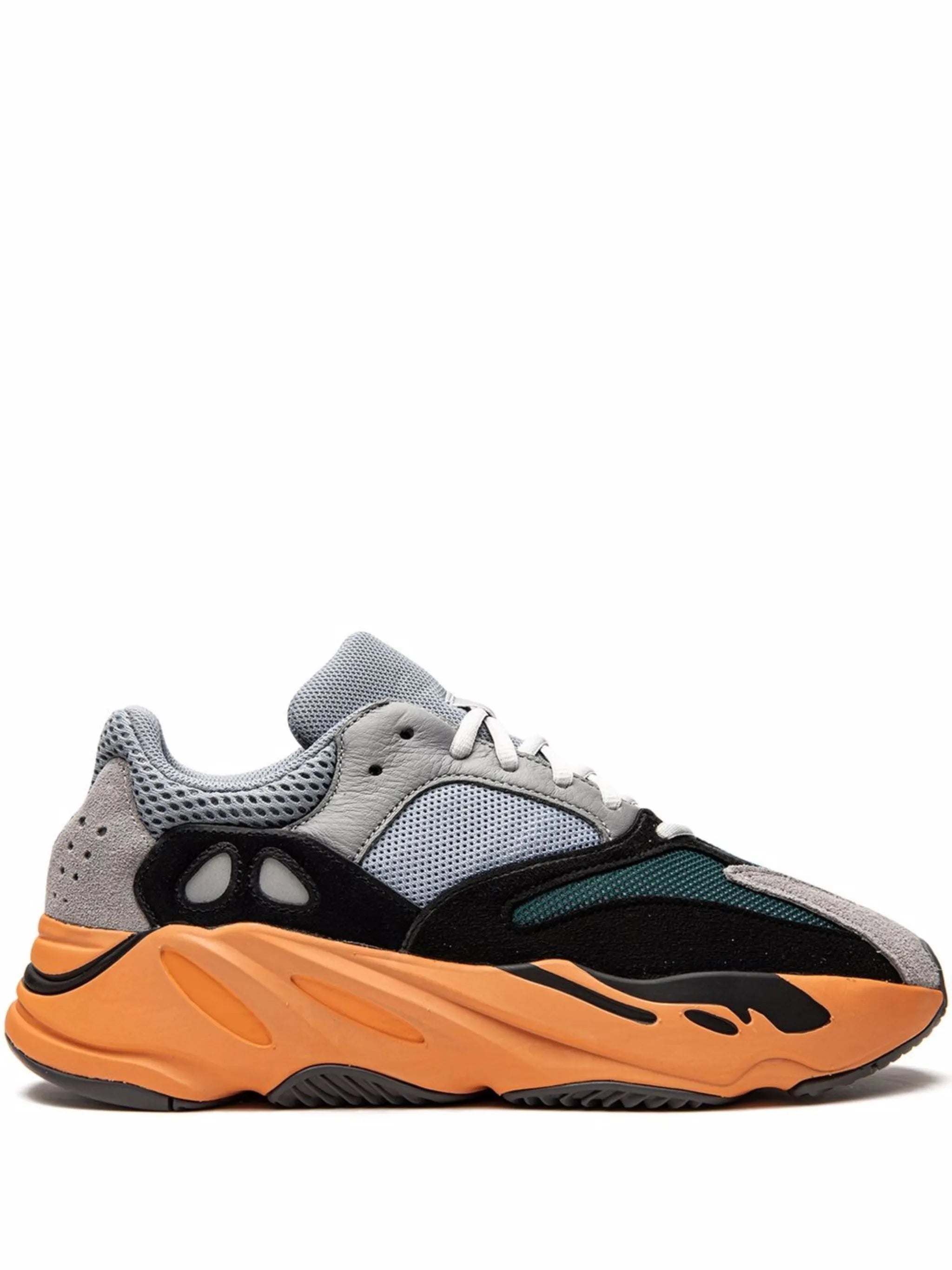 YEEZY 700 