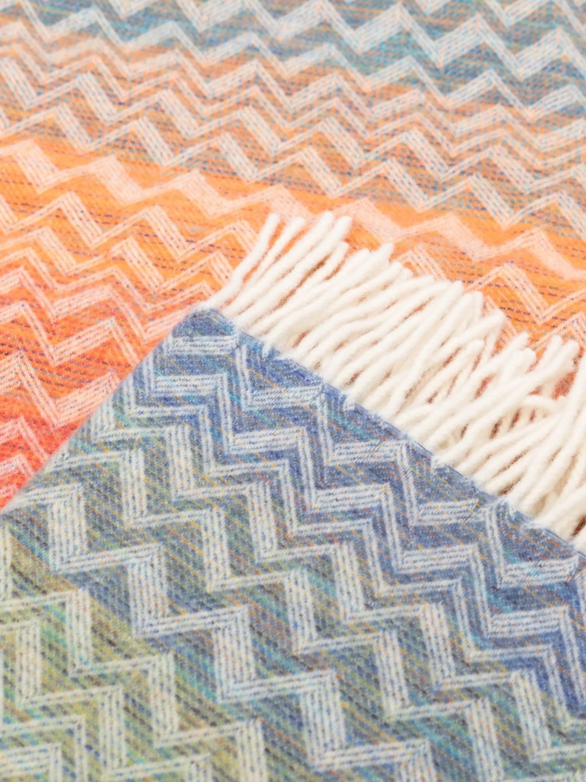 zigzag-pattern fringed throw