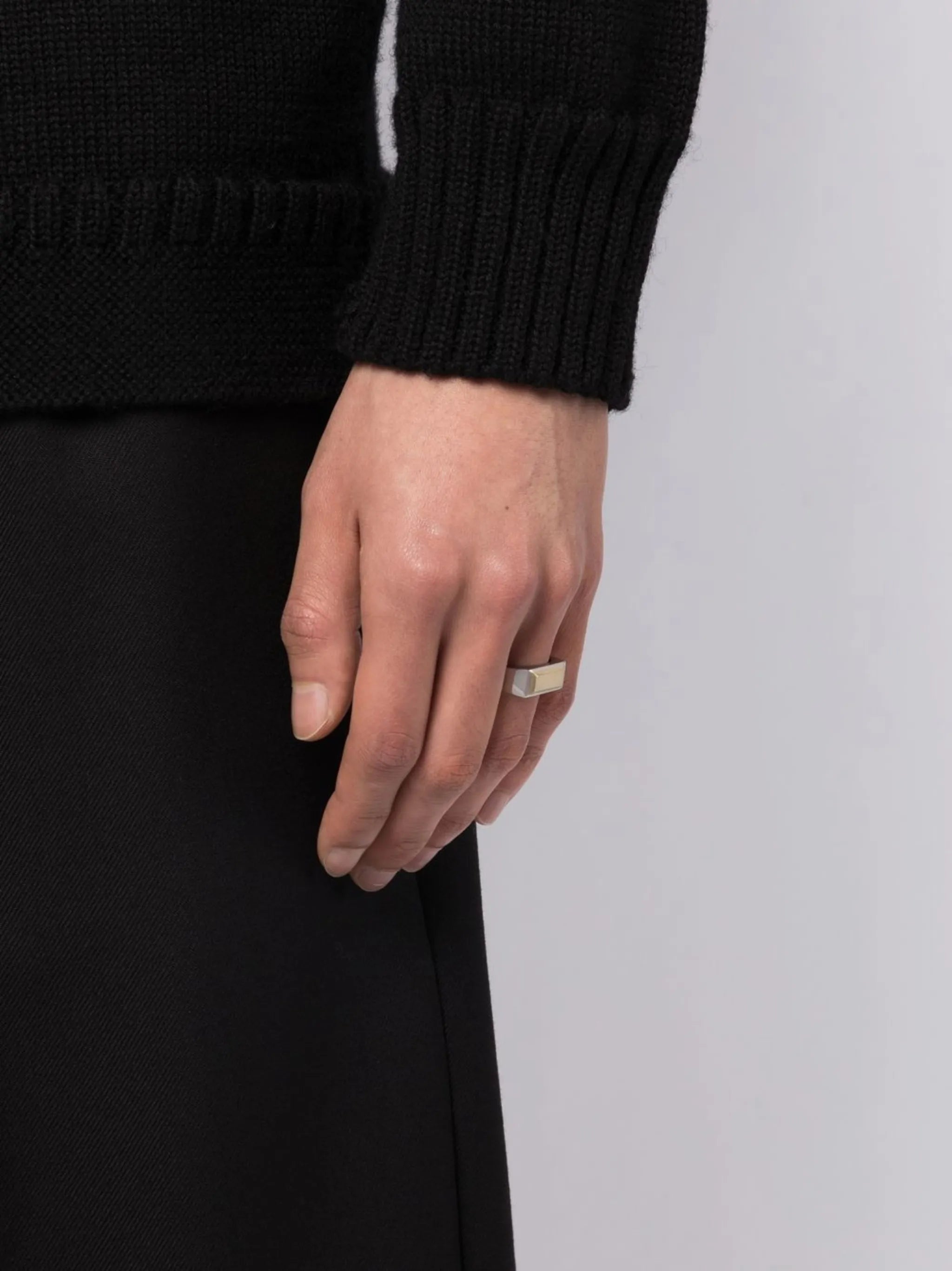 Peaky rectangle band ring