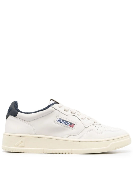 Medalist low-top sneakers