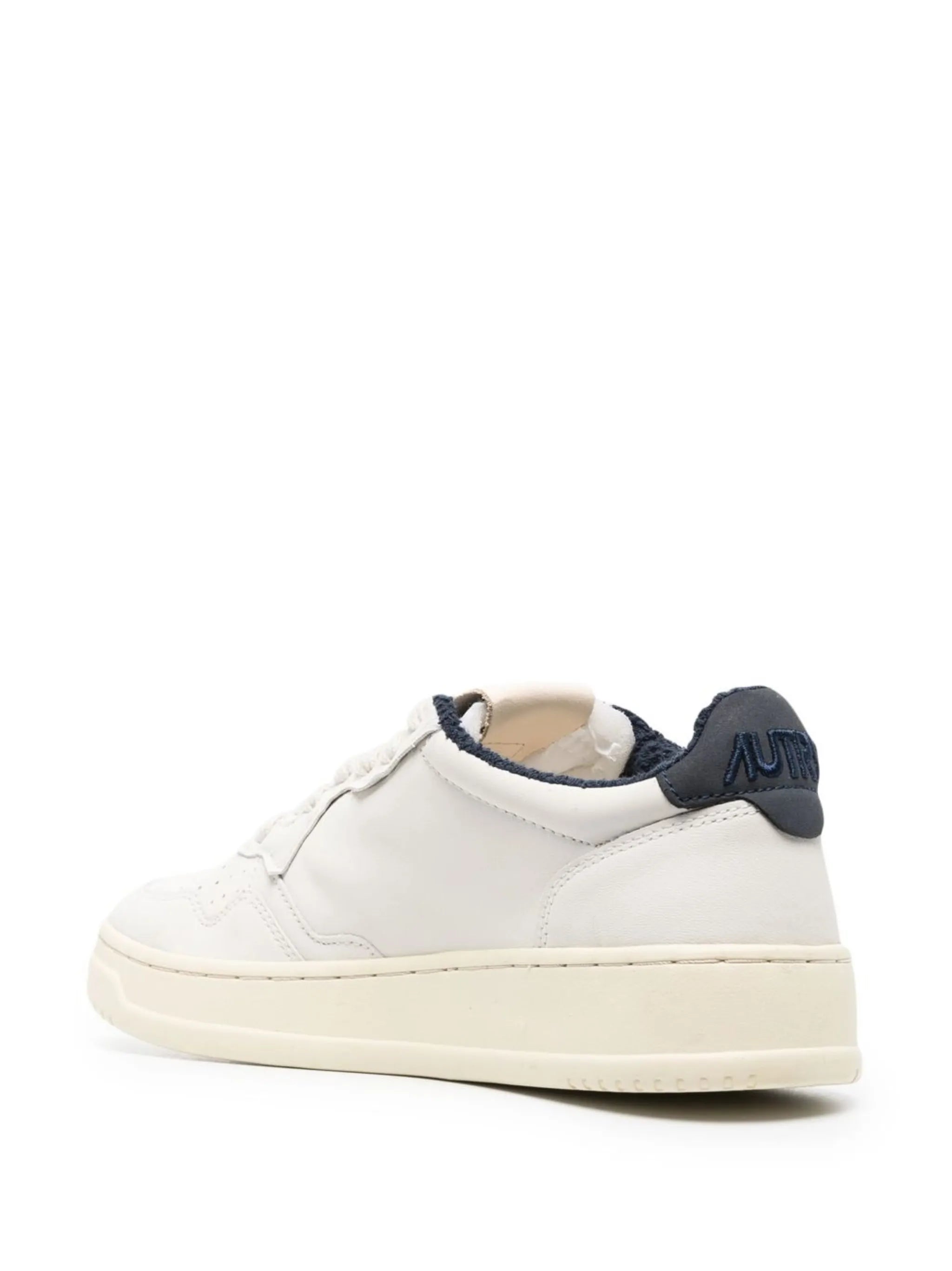 Medalist low-top sneakers
