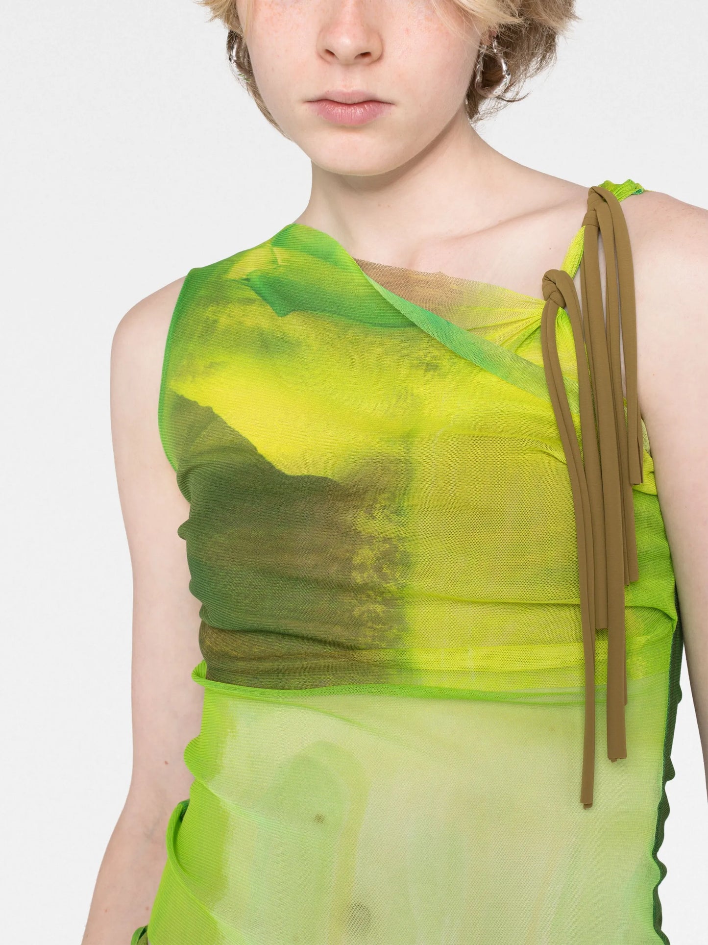 cut out-detail mesh top