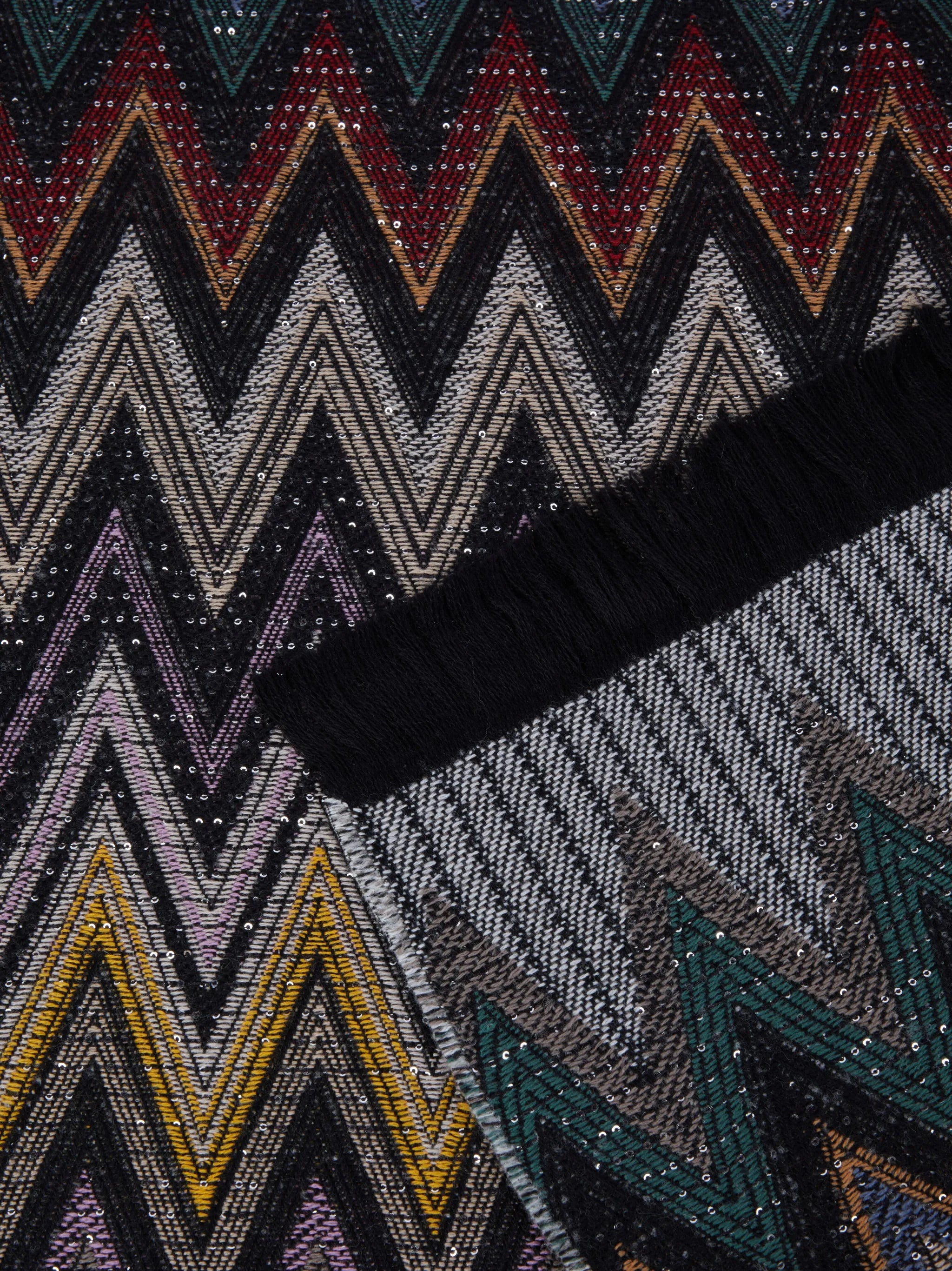 Chen zigzag-knit blanket