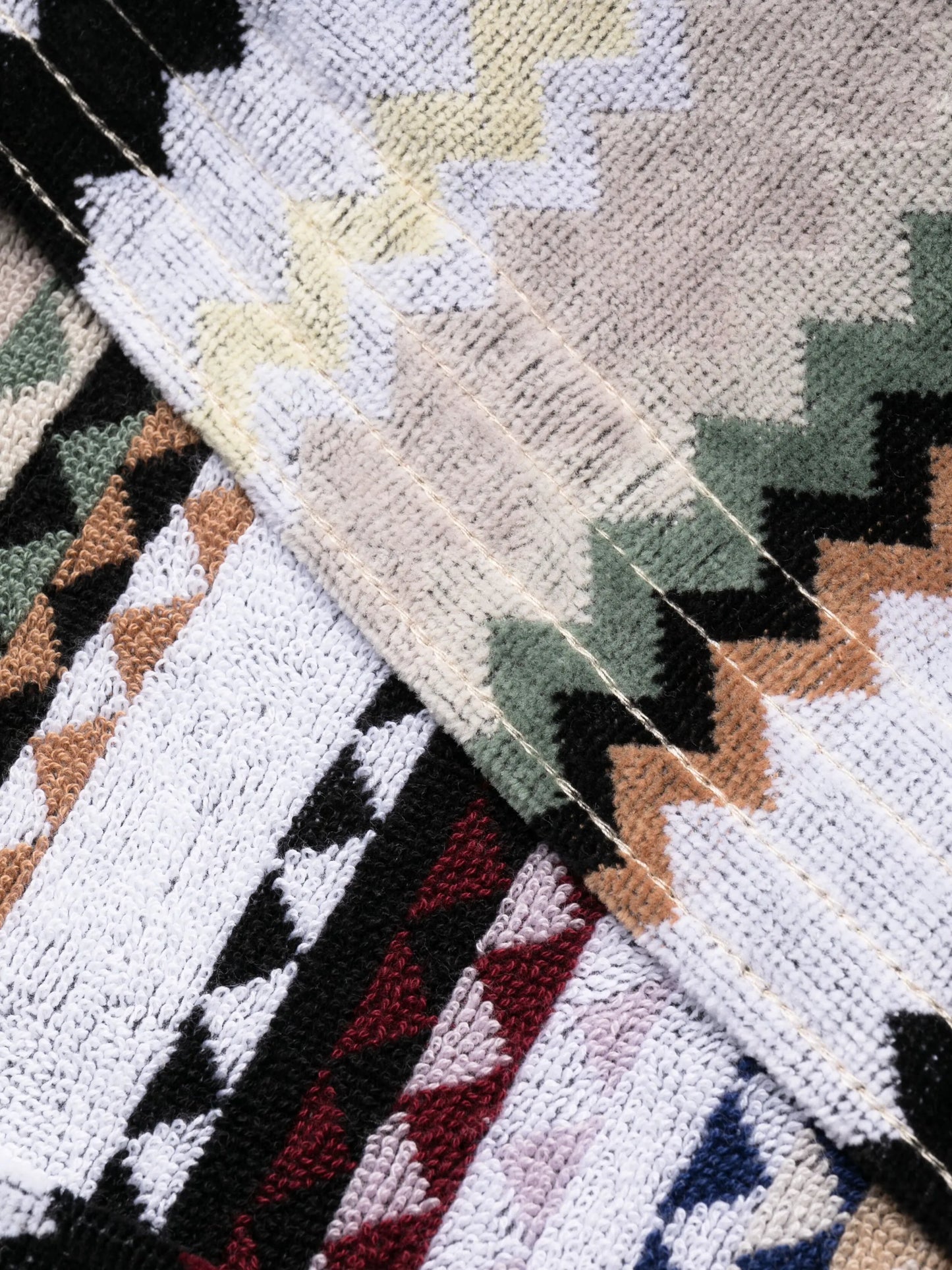 Curt zigzag-pattern bathrobe
