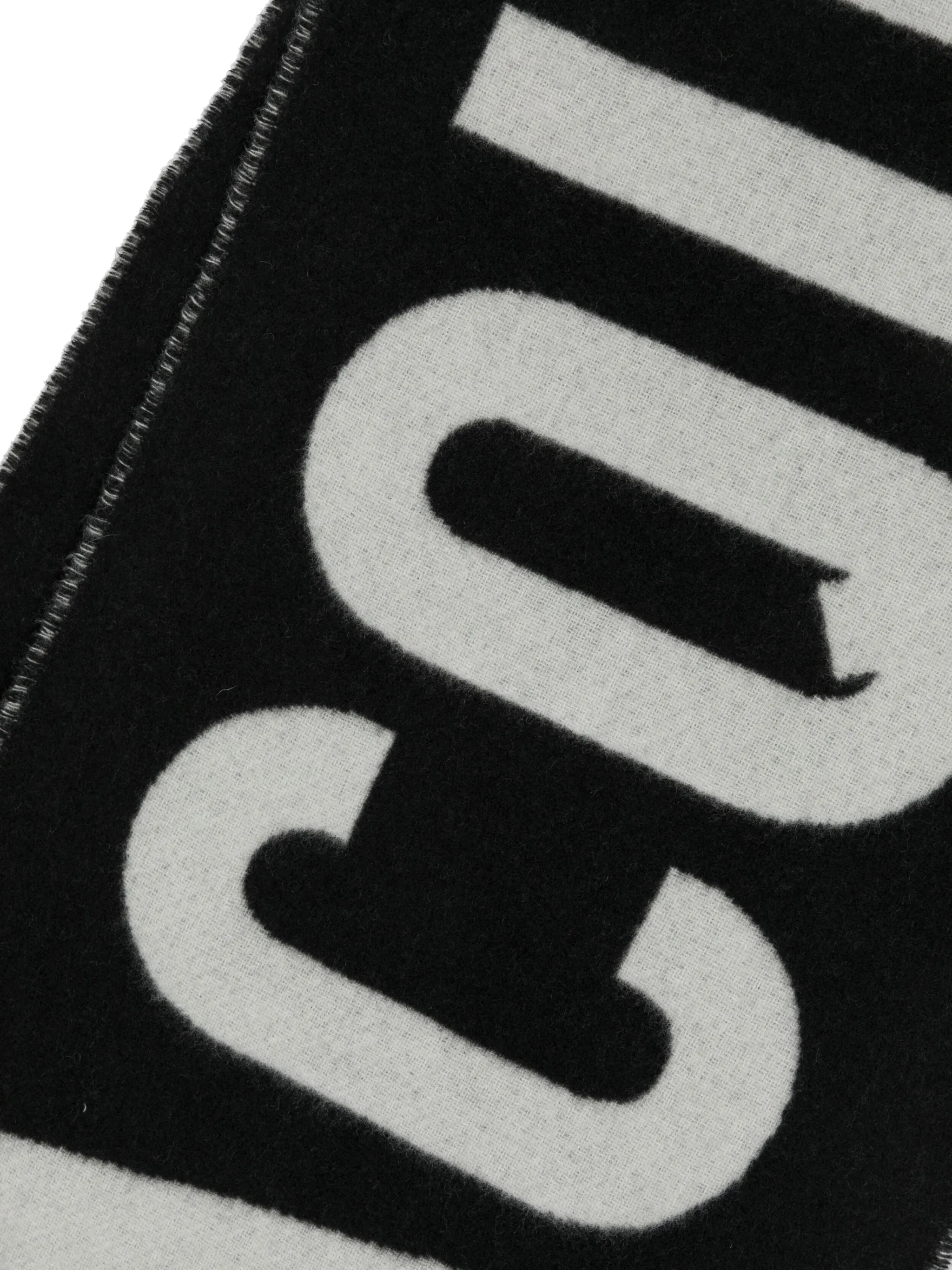 The Jacquemus scarf