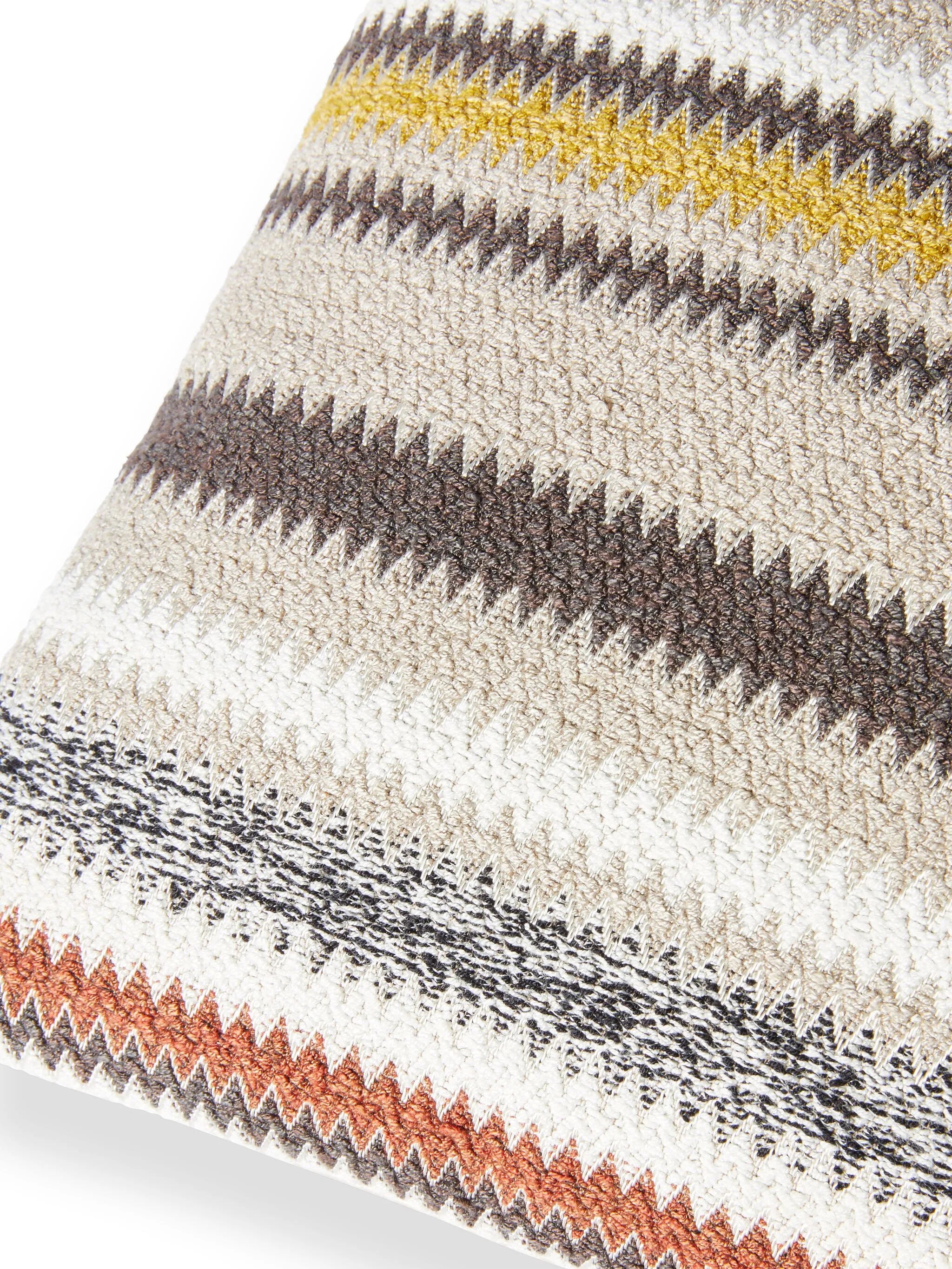 Blurred zigzag cushion (40cm x 40cm)