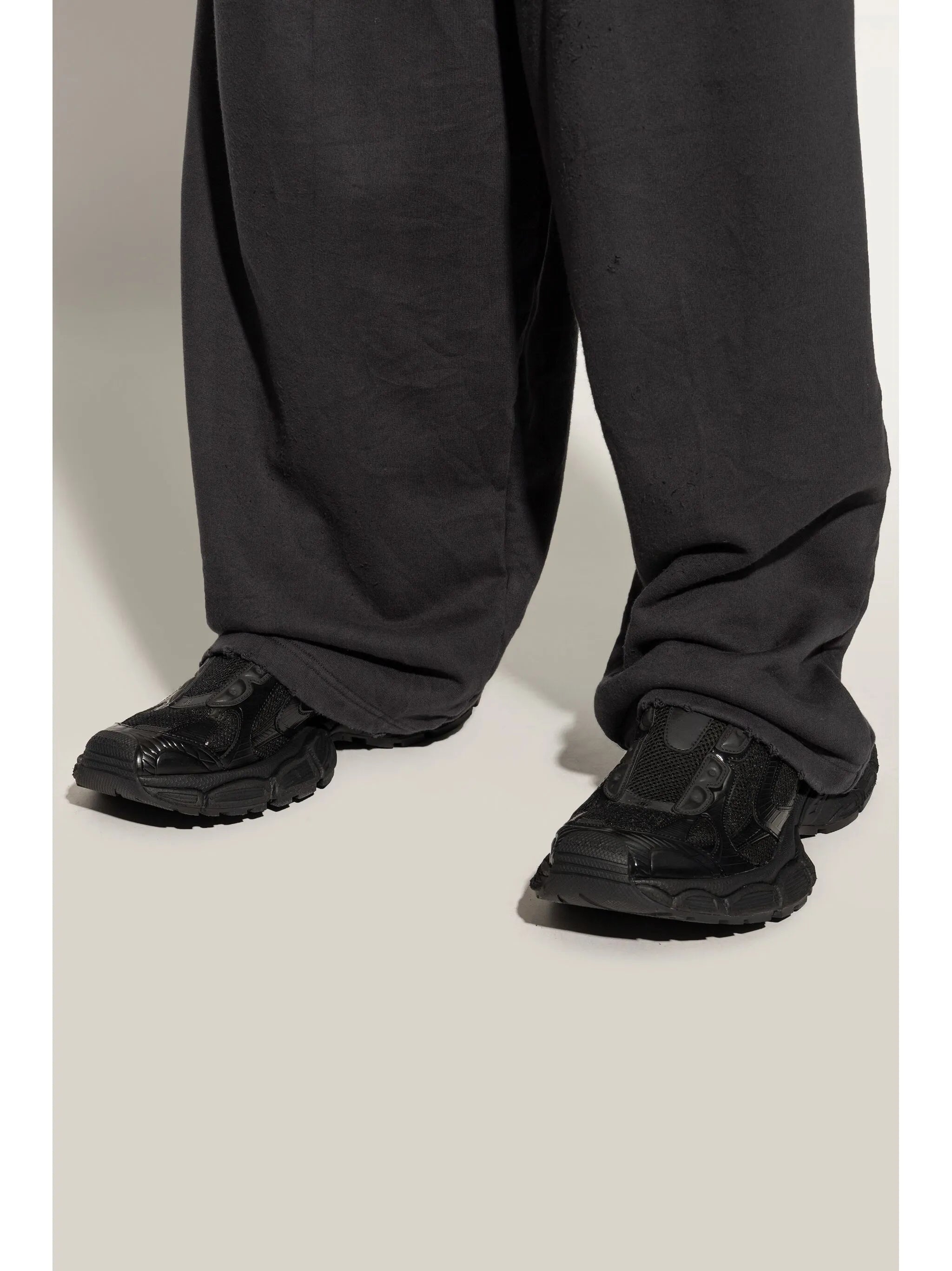 3XL sneakers