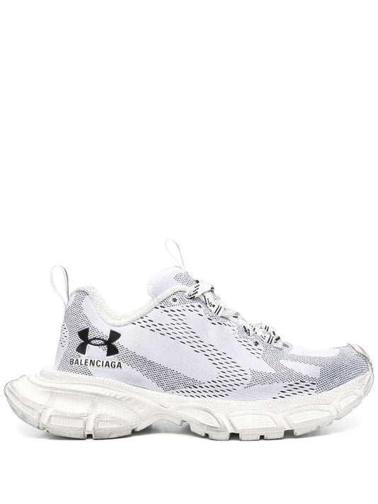 x Under Armour 3XL sneakers