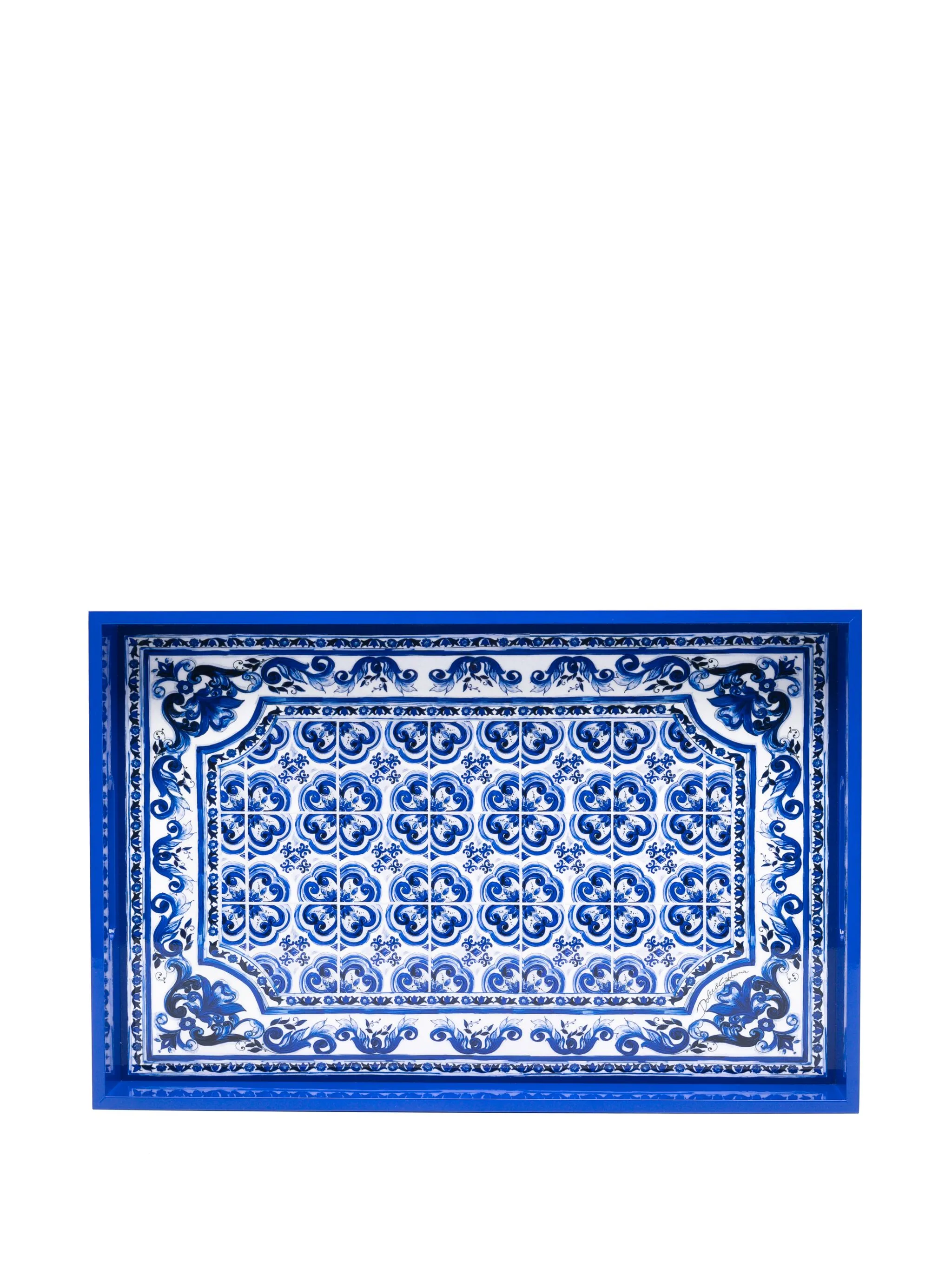 logo-engraved tray