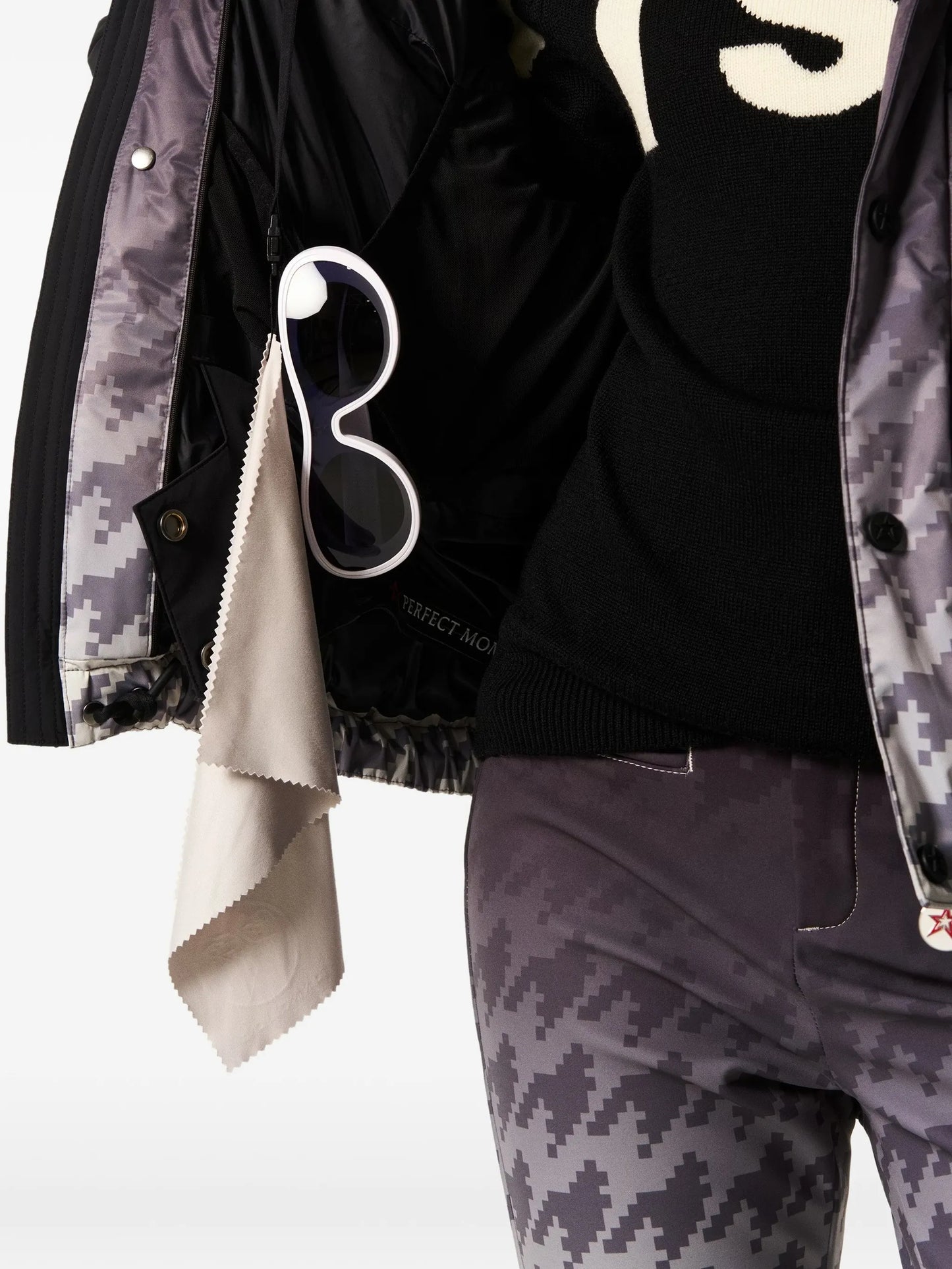 snap-button-fastening ski jacket