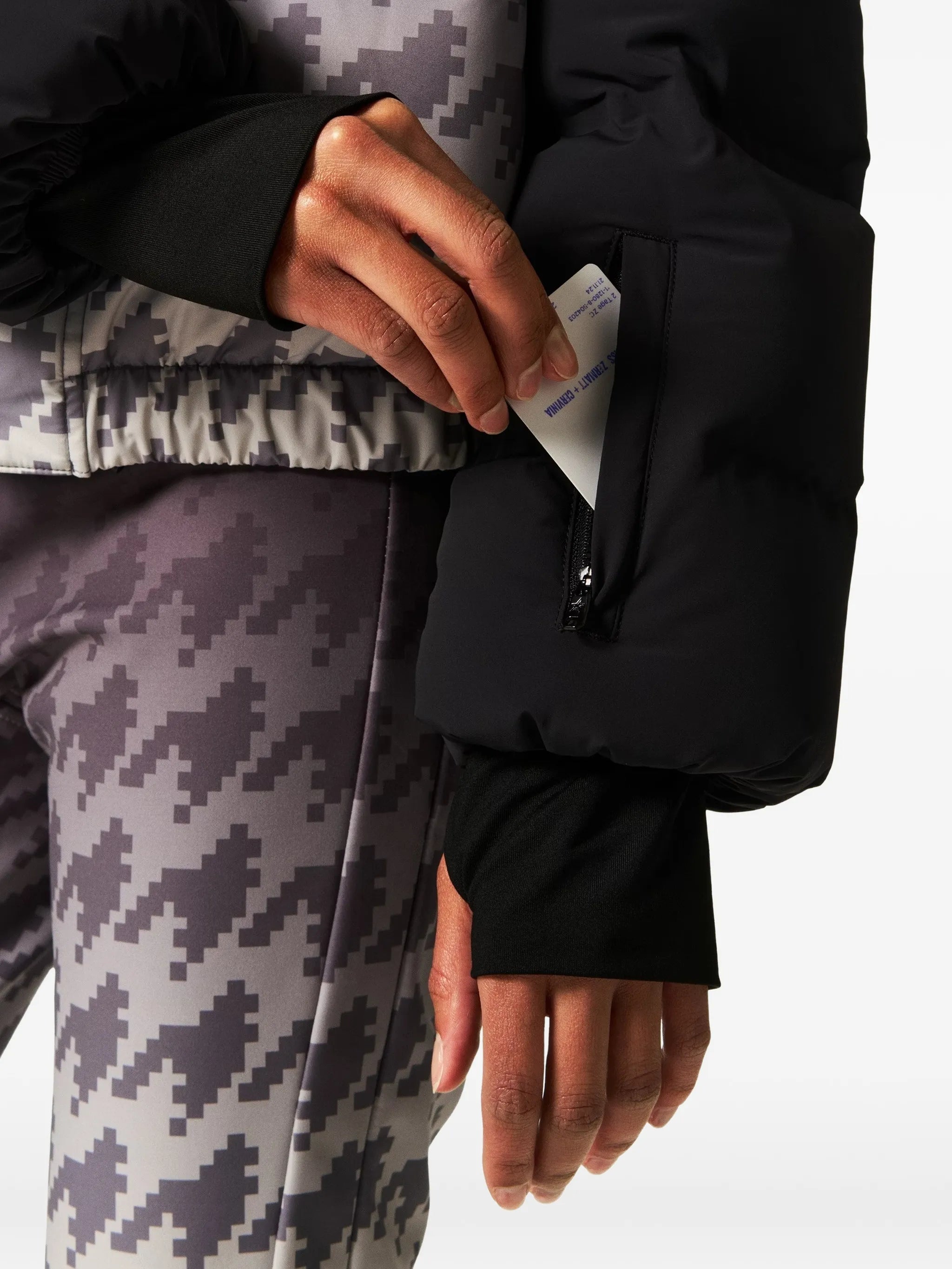 snap-button-fastening ski jacket
