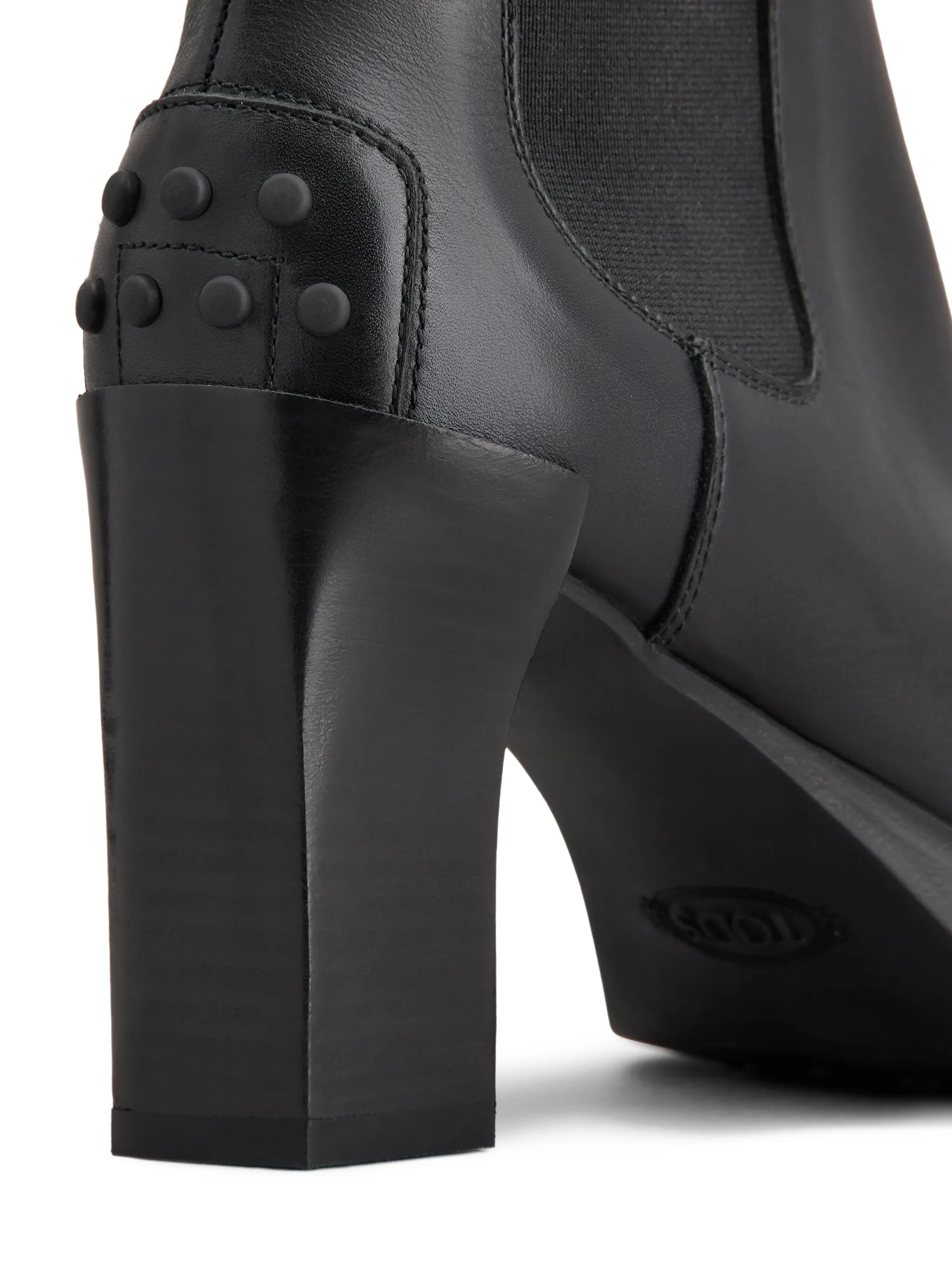 Chelsea boots in leather