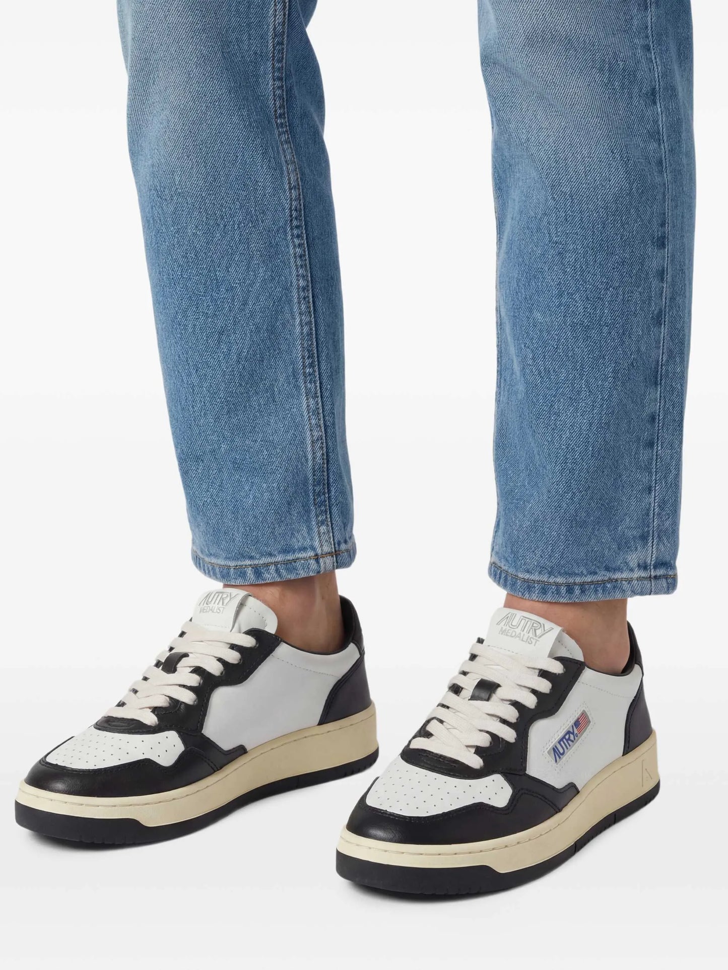 Medalist low sneakers
