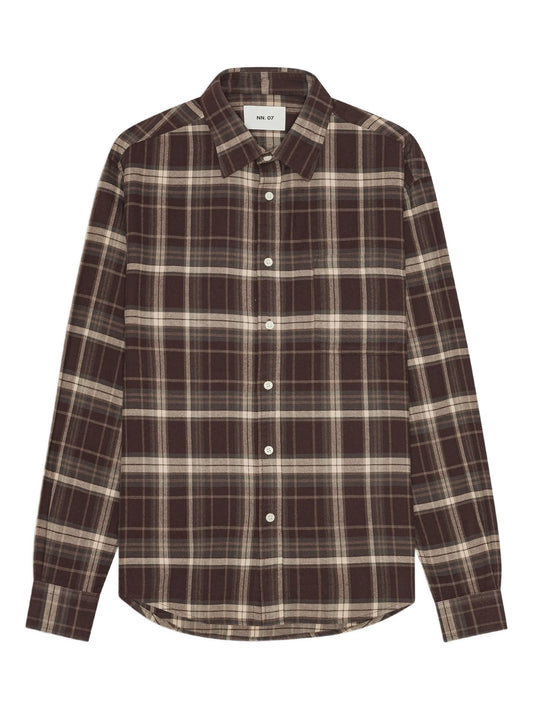 Button-up shirt made in soft cotton and woven in a flannel twill weave.