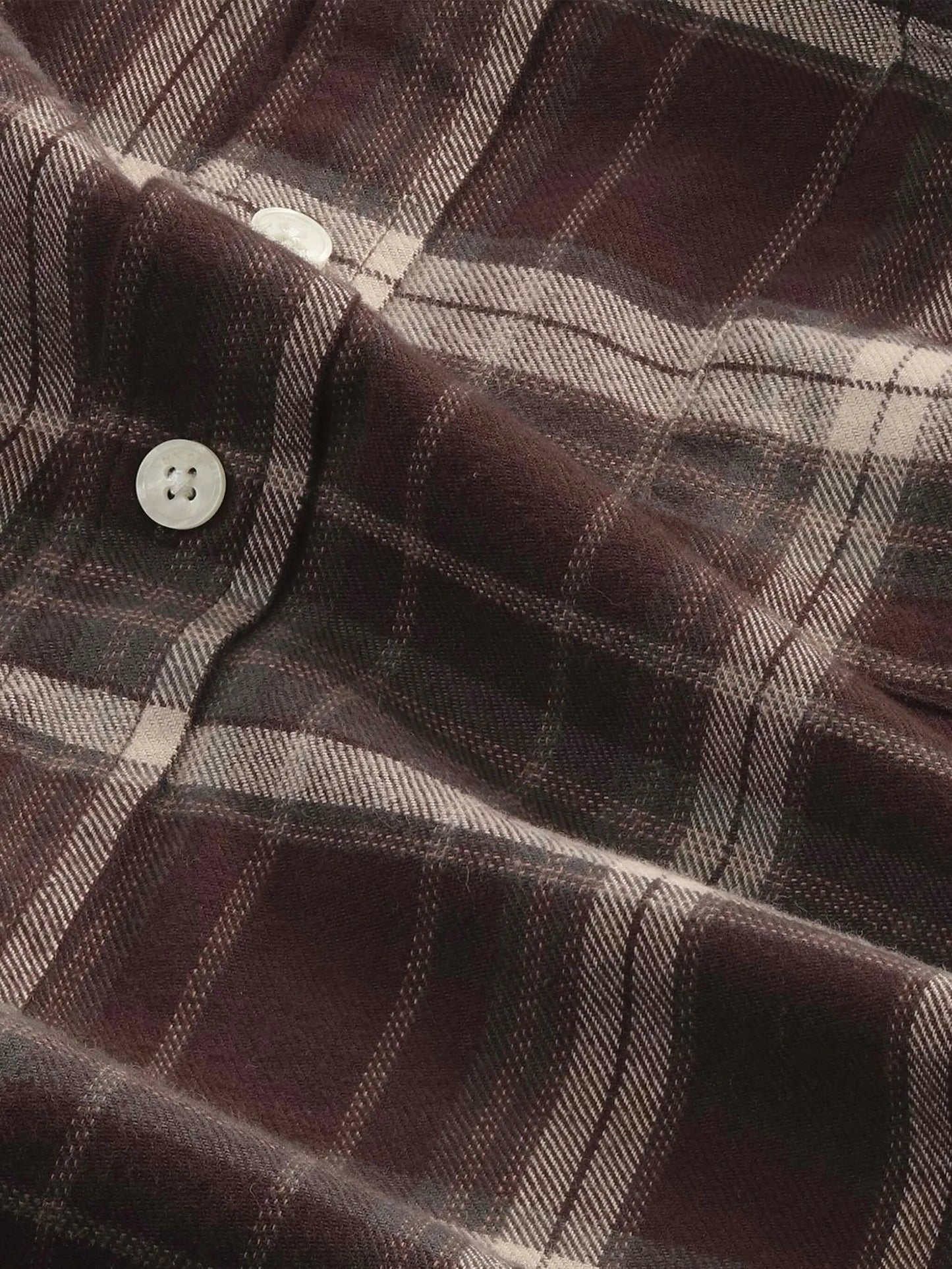 Button-up shirt made in soft cotton and woven in a flannel twill weave.