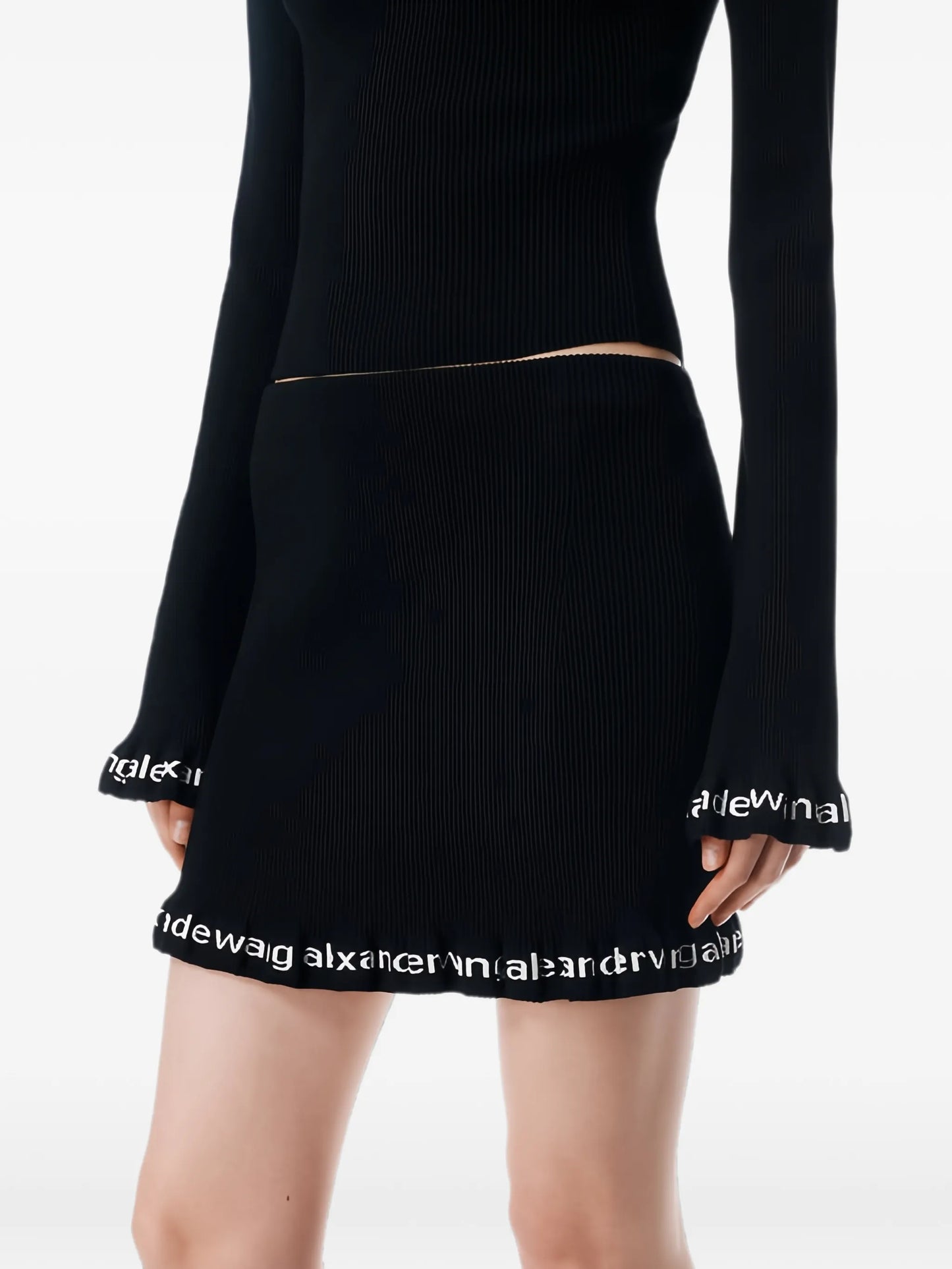 logo-detail ribbed top