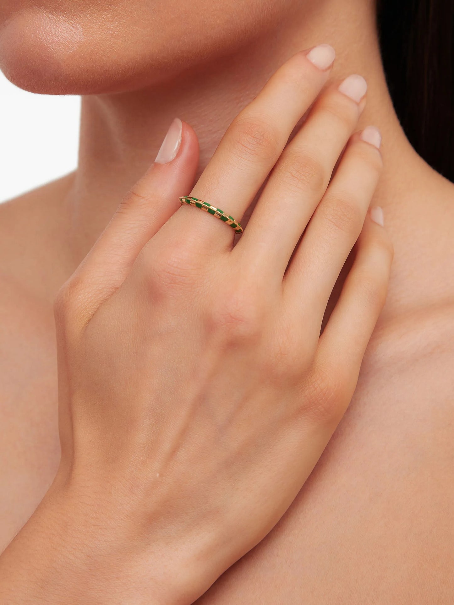 9CT yellow gold check-pattern ring