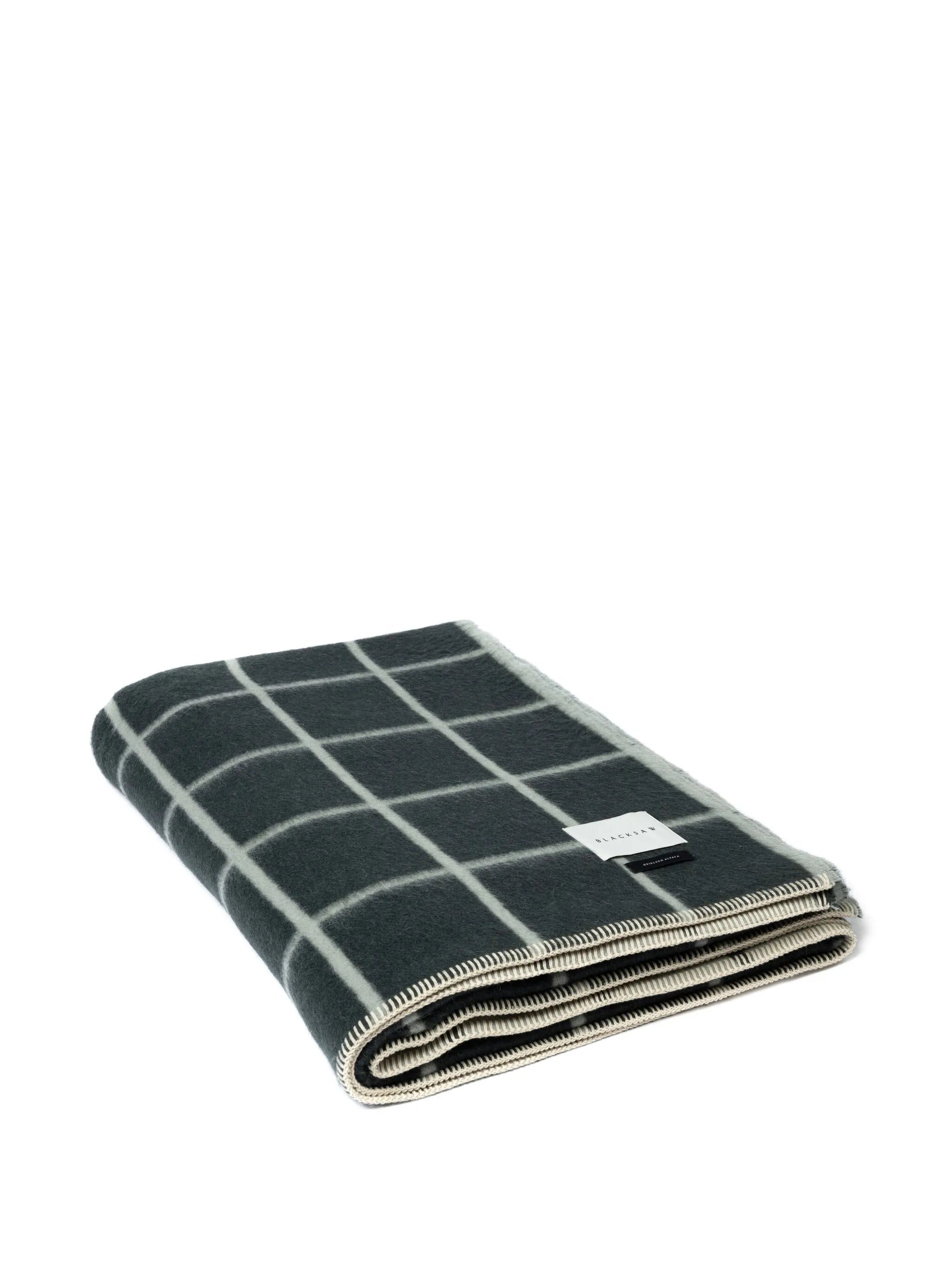 grid-pattern blanket