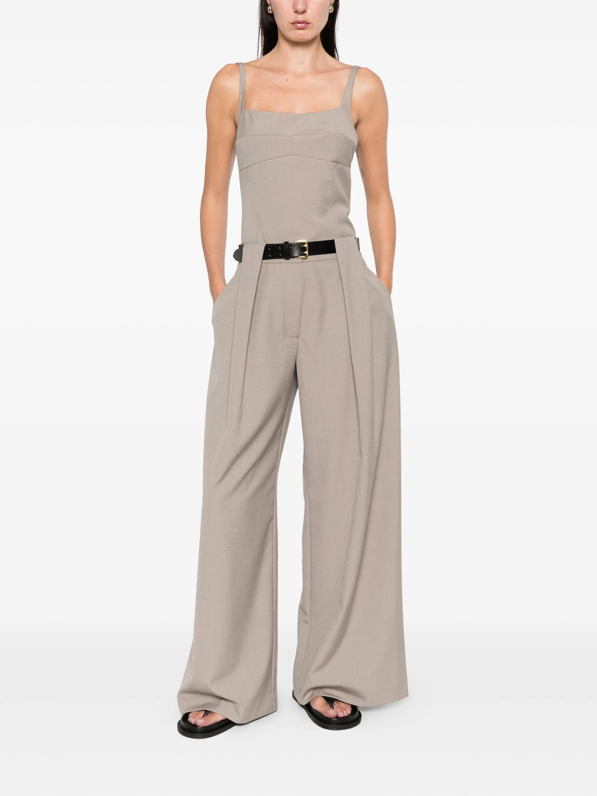 sleeveless top