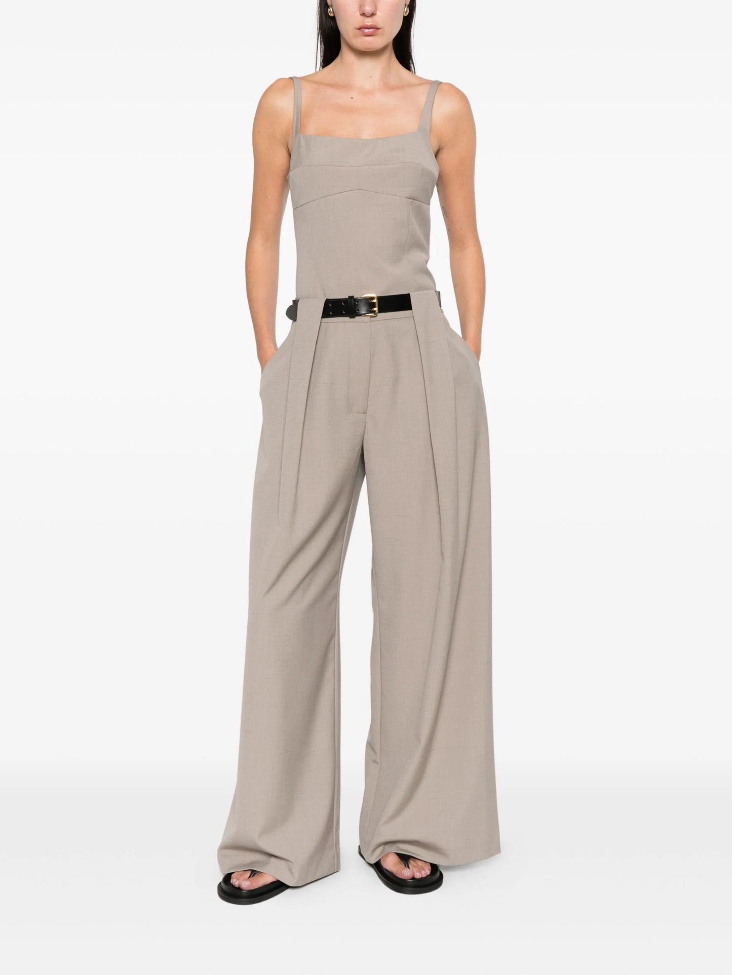 sleeveless top