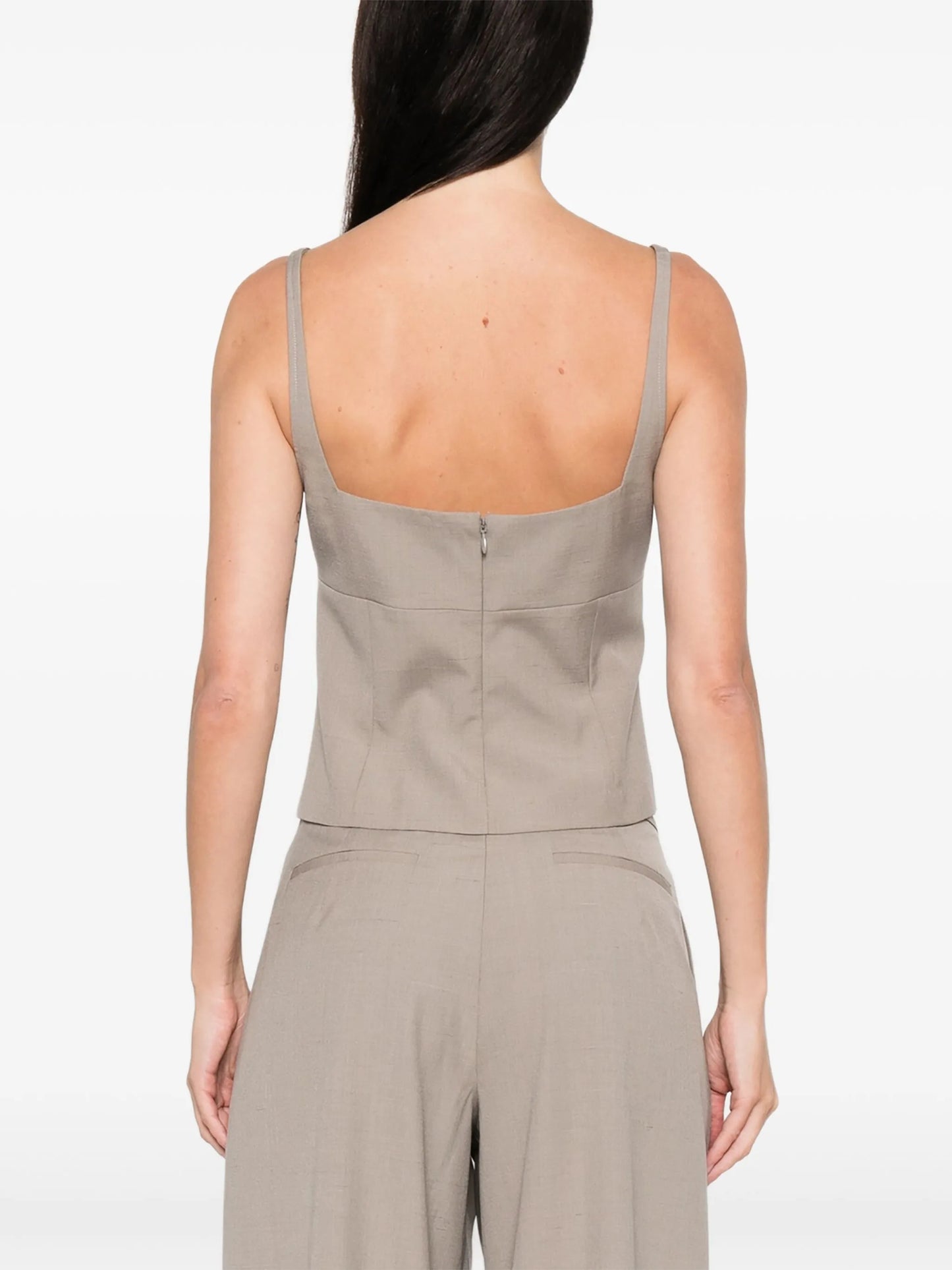 sleeveless top