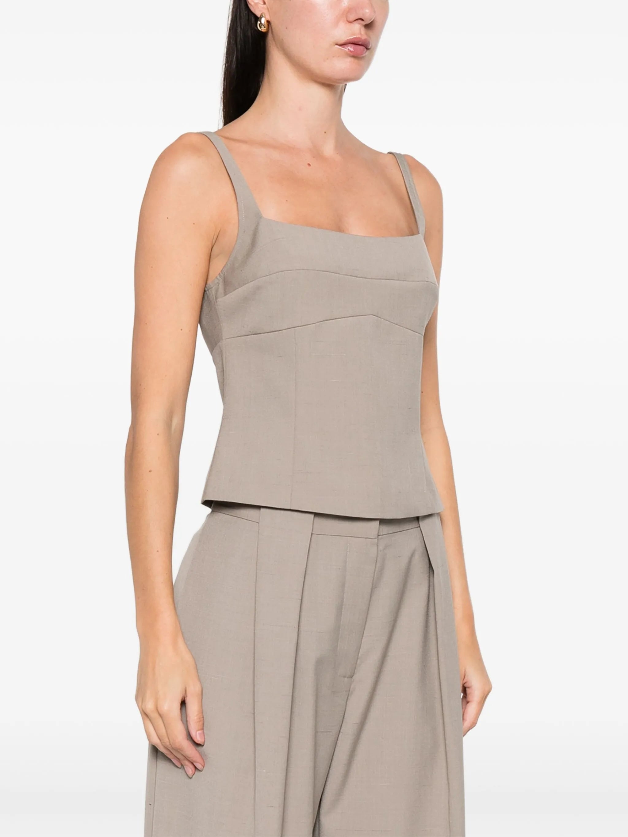 sleeveless top