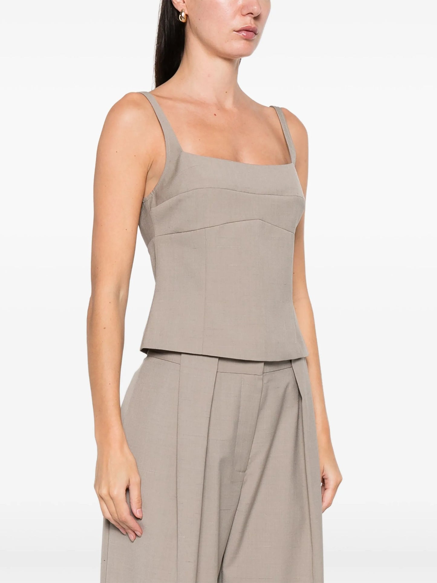 sleeveless top