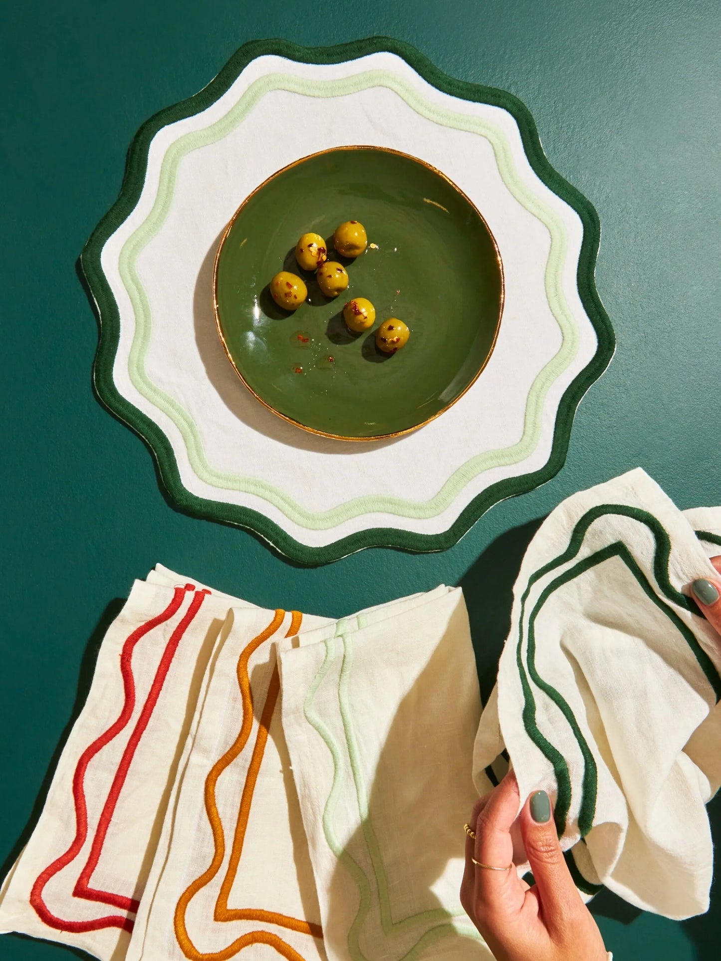scalloped-edge linen placemats (set of four)