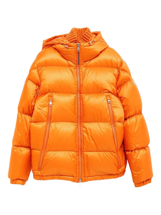 zip-fastening padded jacket