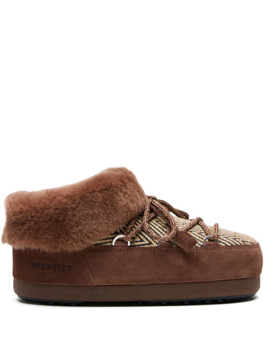 x Guest In Residence EVX Chalet Cocoa fur mules