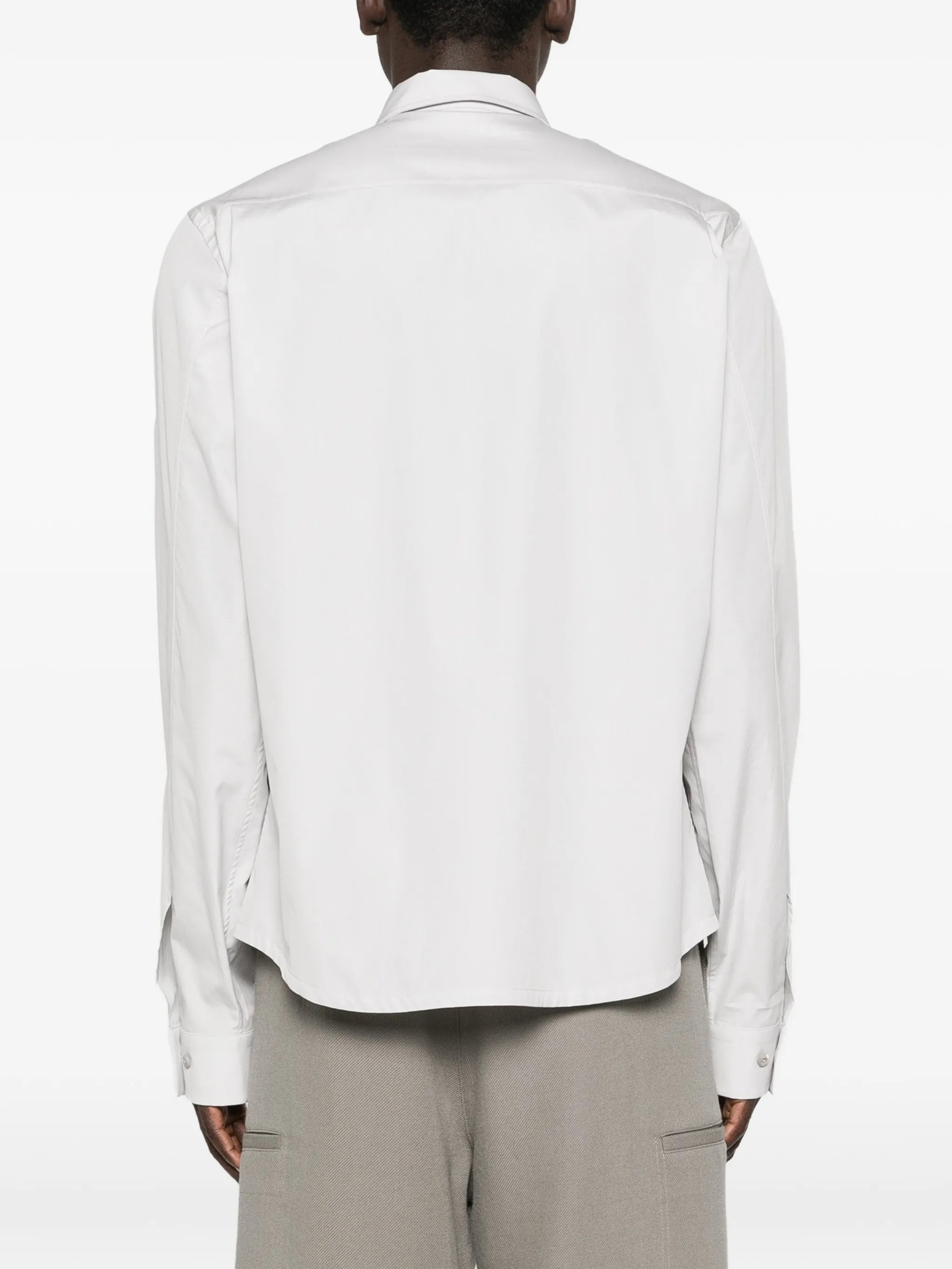 button-fastening pocket shirt