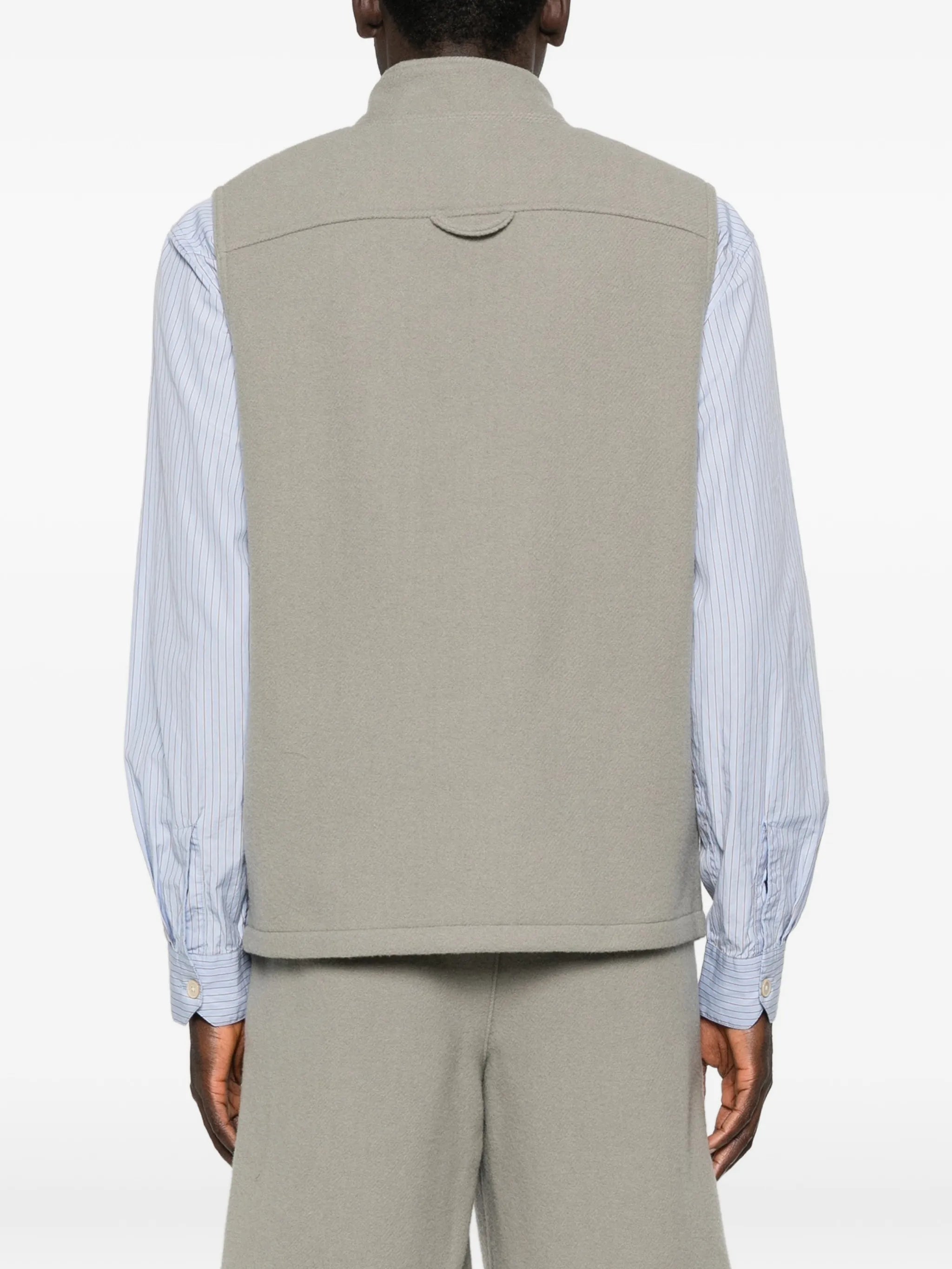 zip-fastening pocket gilet