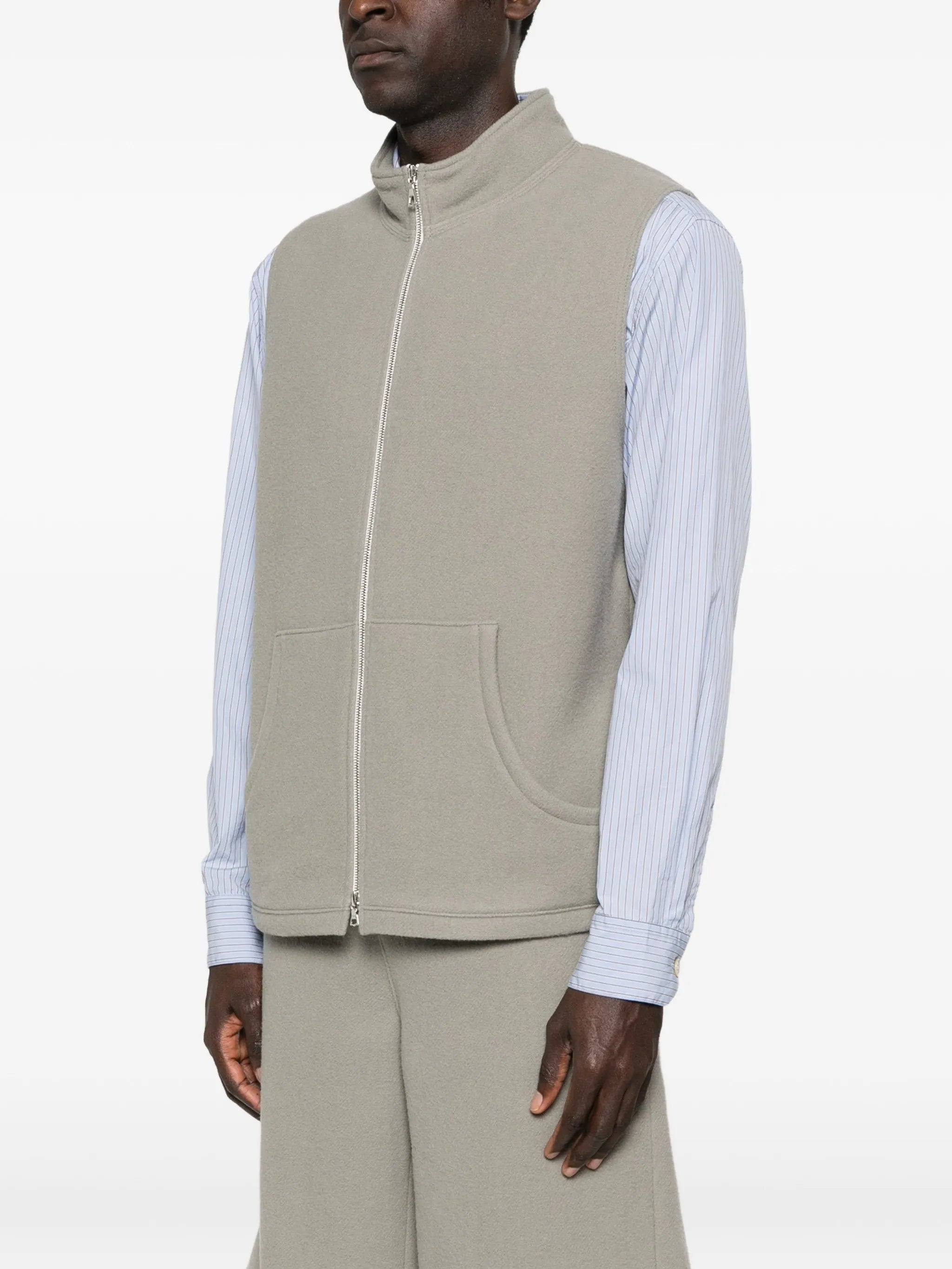 zip-fastening pocket gilet