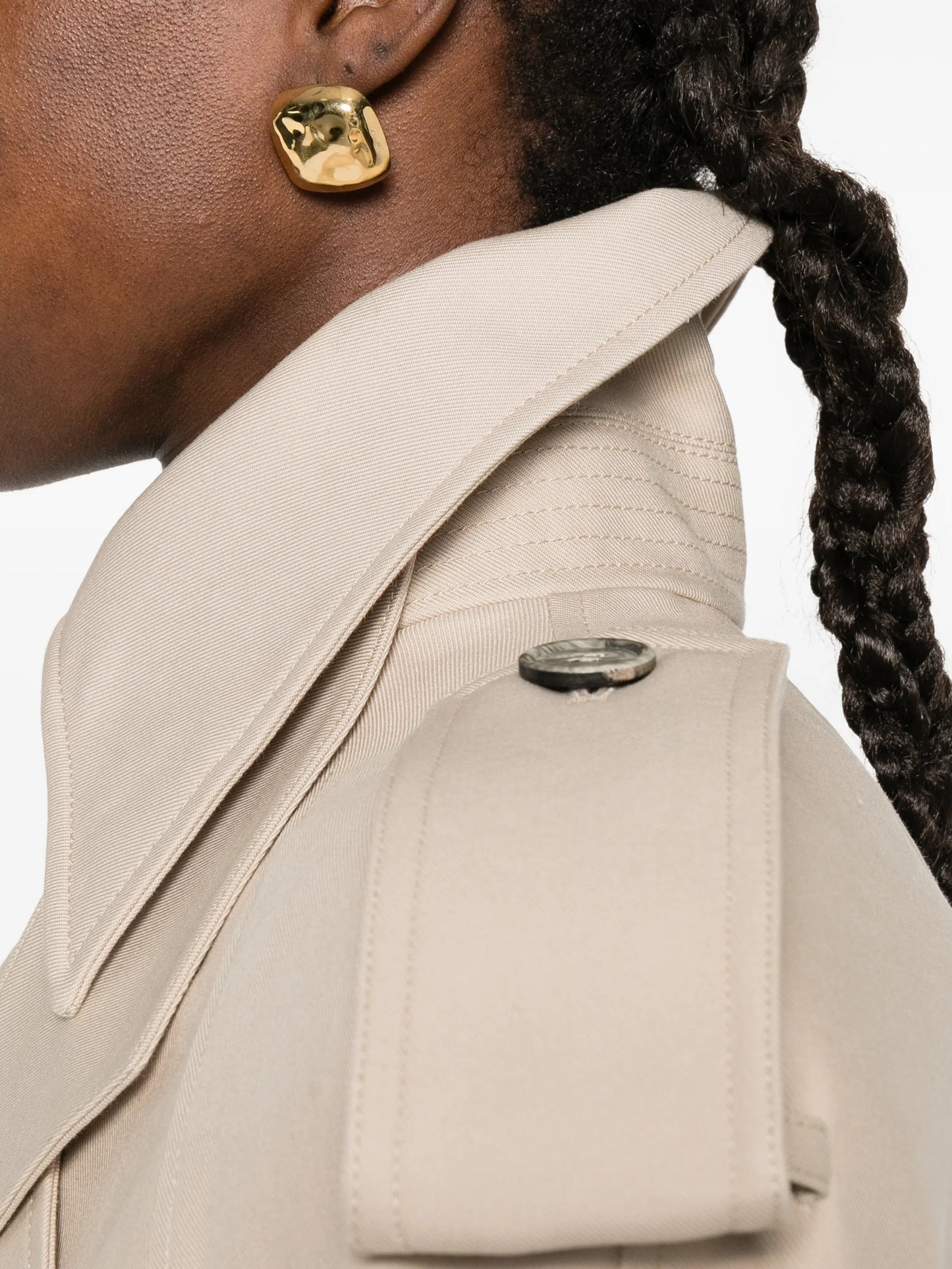 Drill buckle fastening trench jacket
