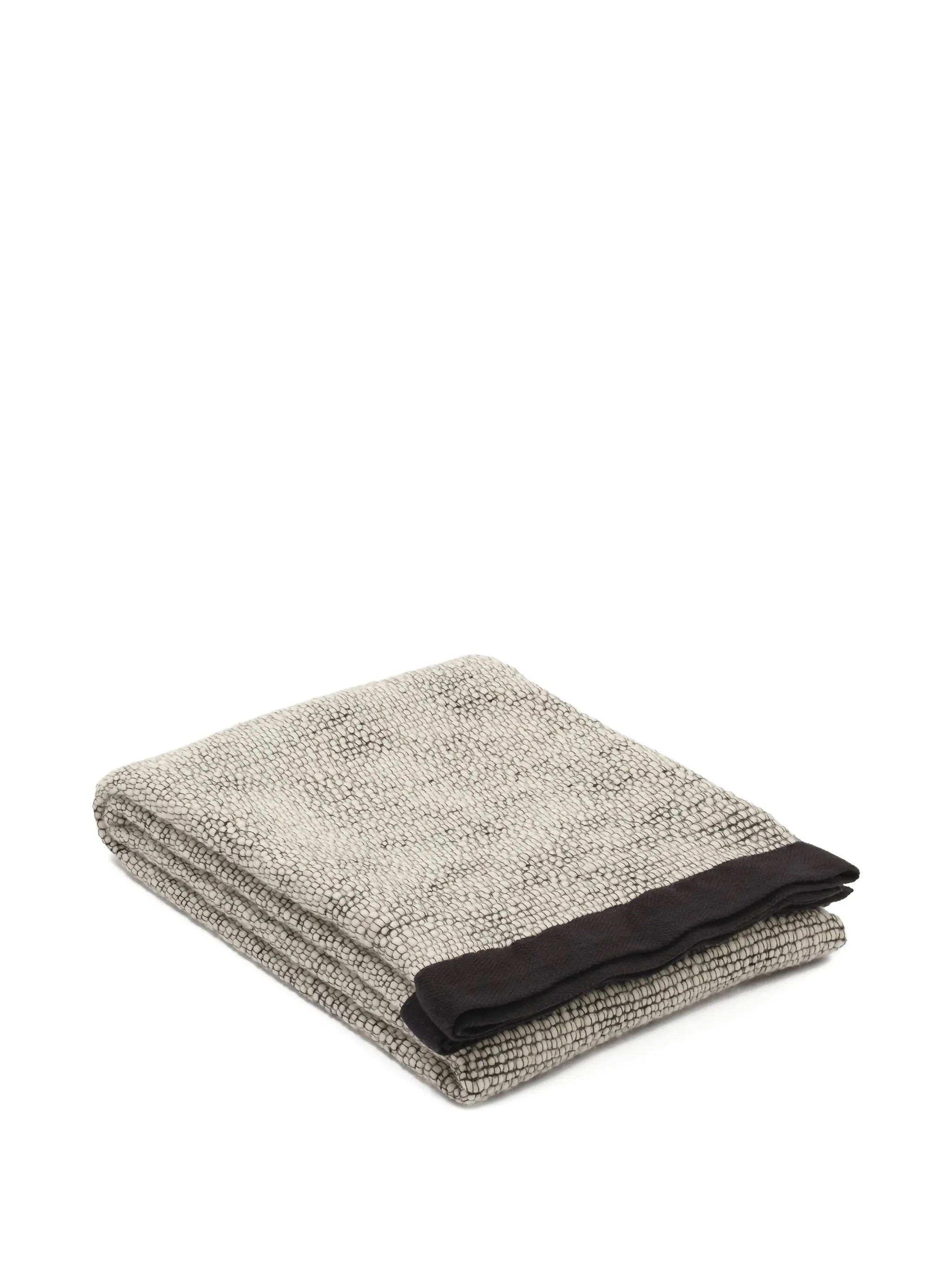 Thread throw (180cm x 140cm)