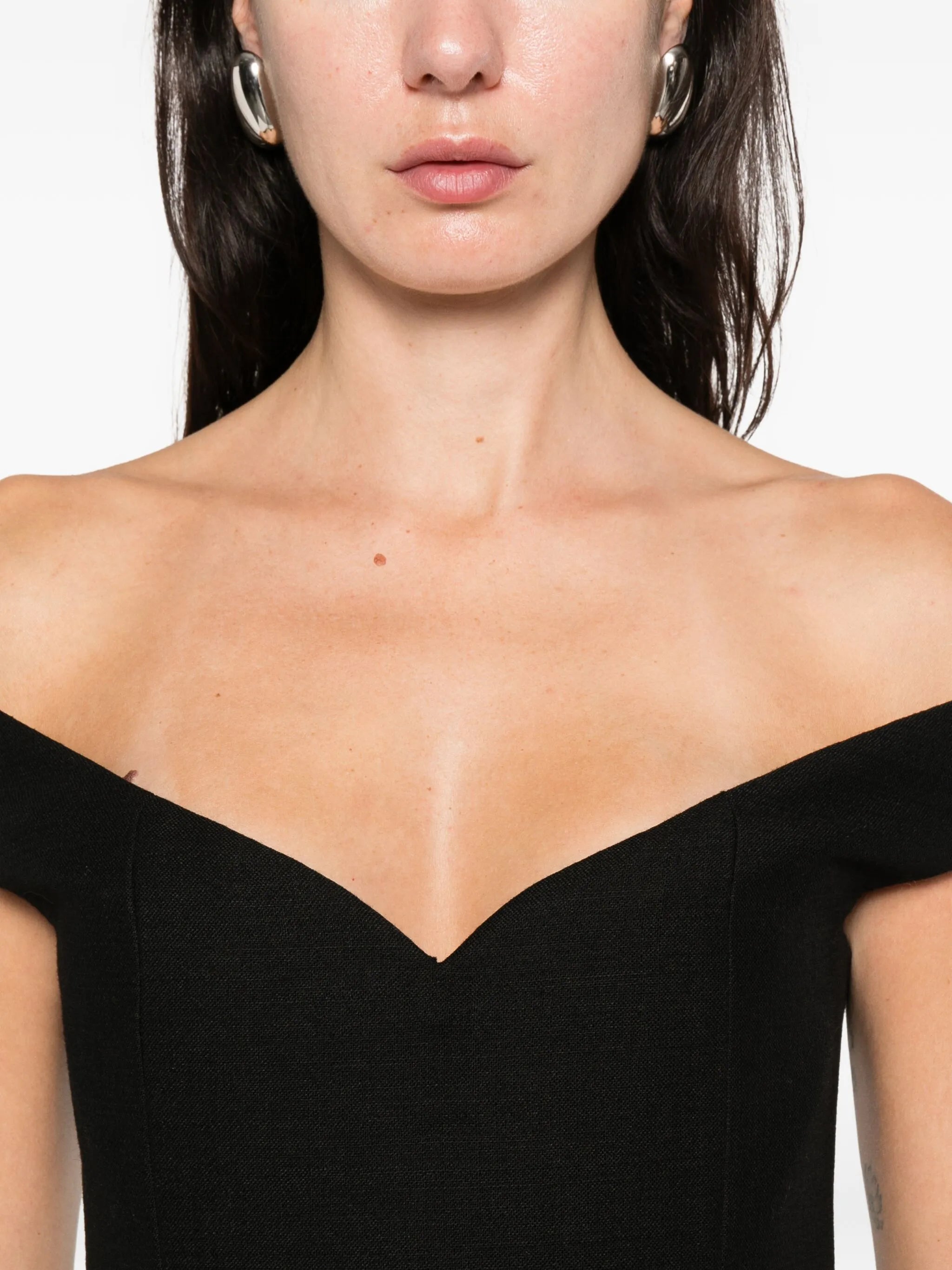 v-neck sleeveless dress