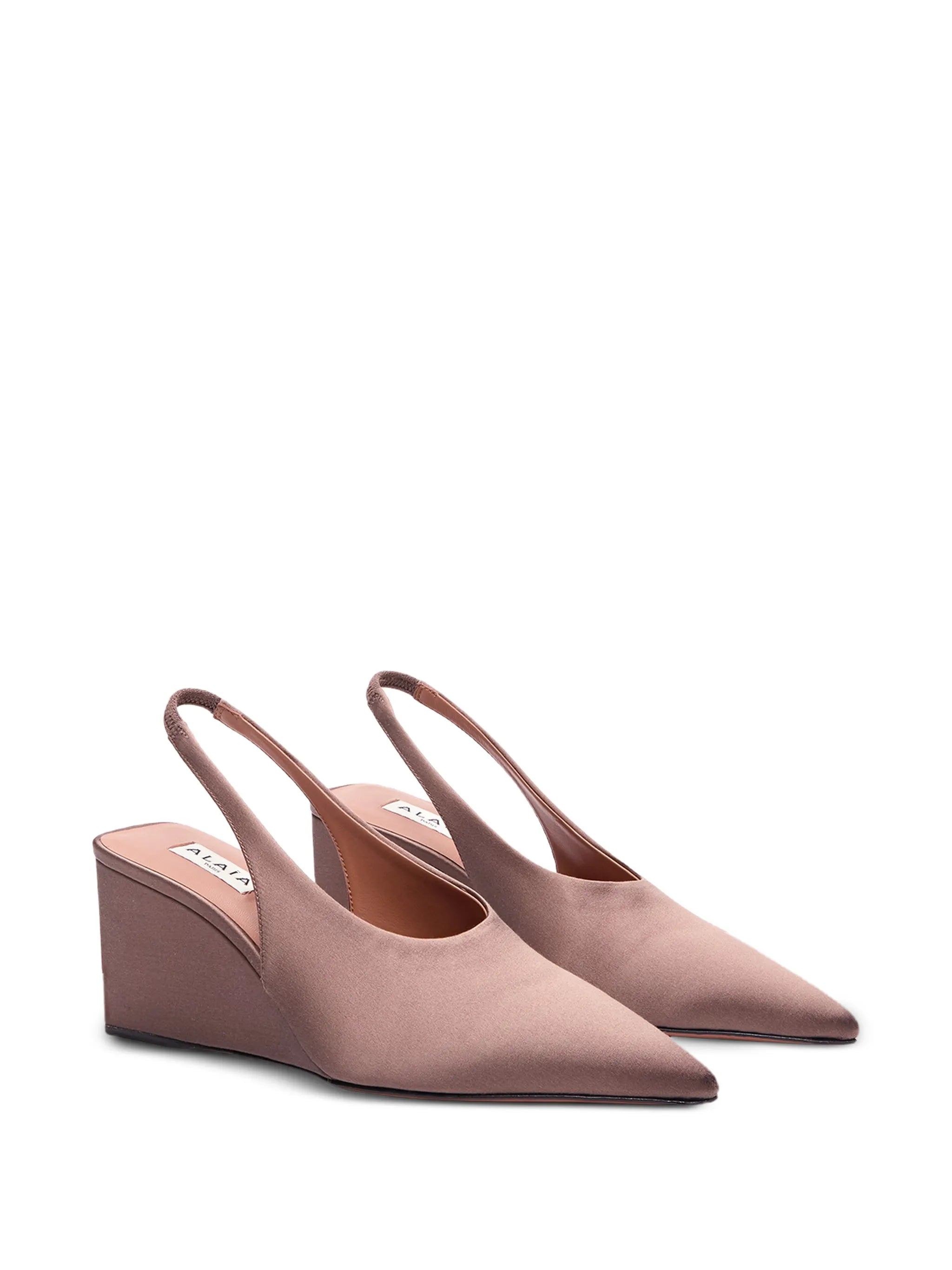 Cube point-toe wedged pumps