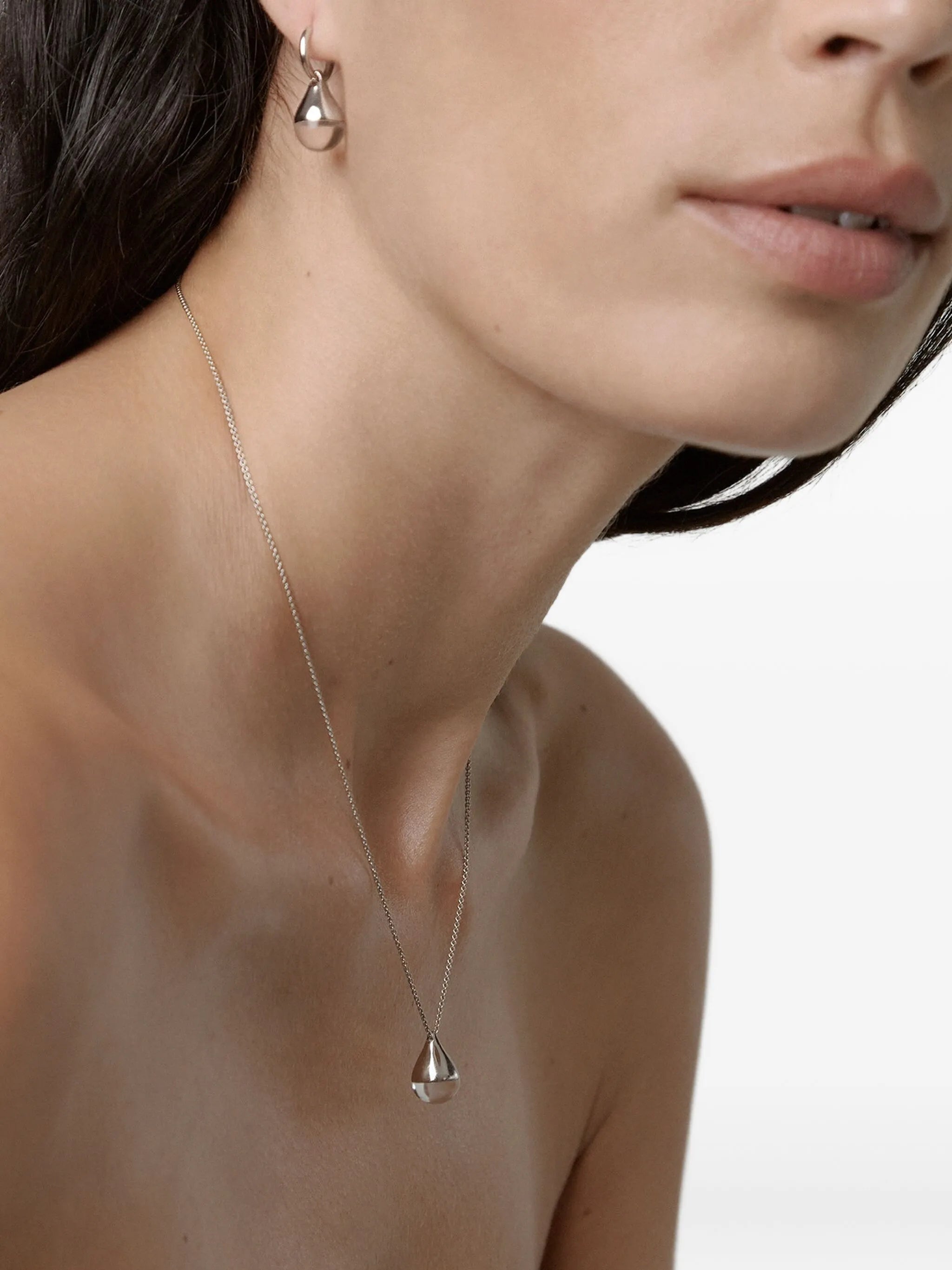 stilla quartz necklace