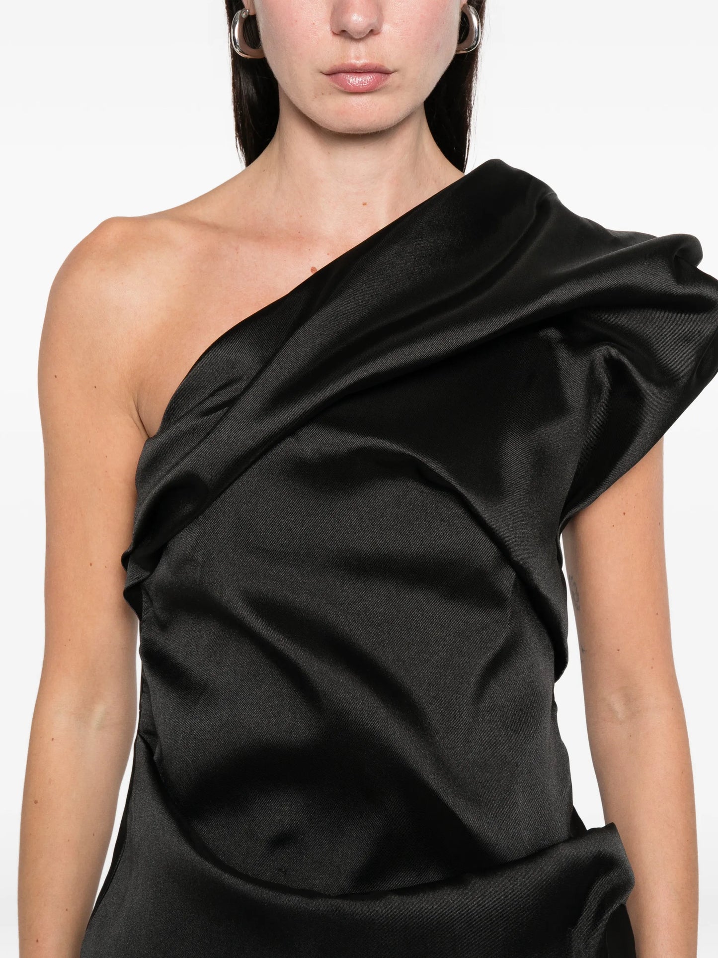 Mikado draped asymmetric top
