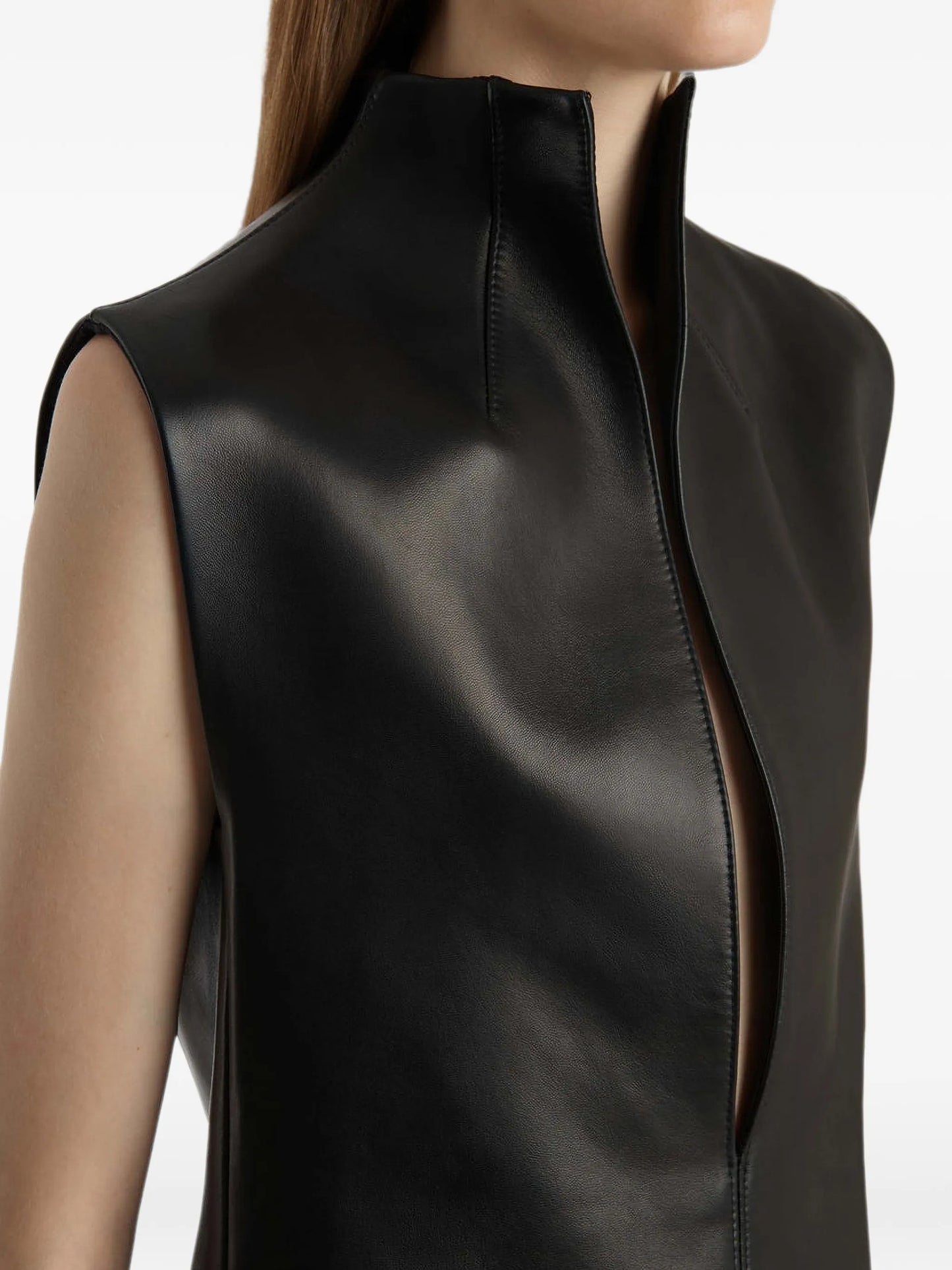 Von high-neck asymmetric top