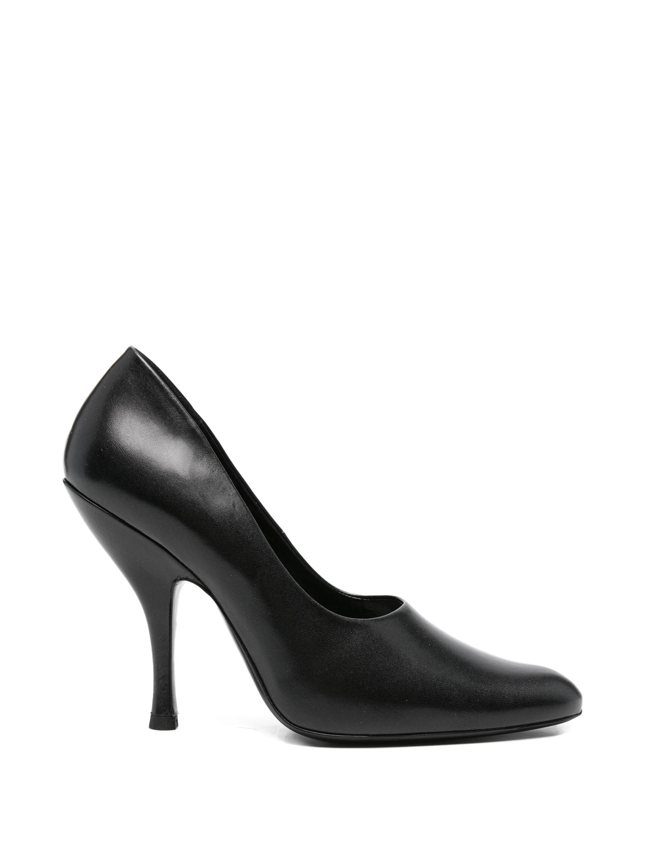 Date leather pumps