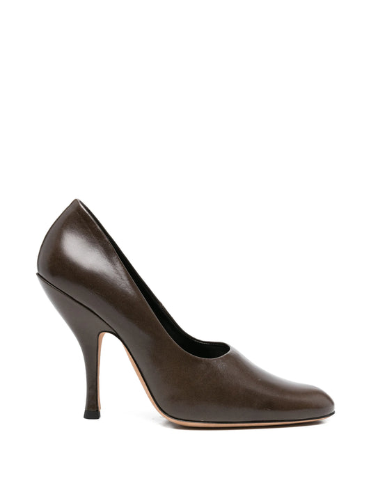 Date leather pumps